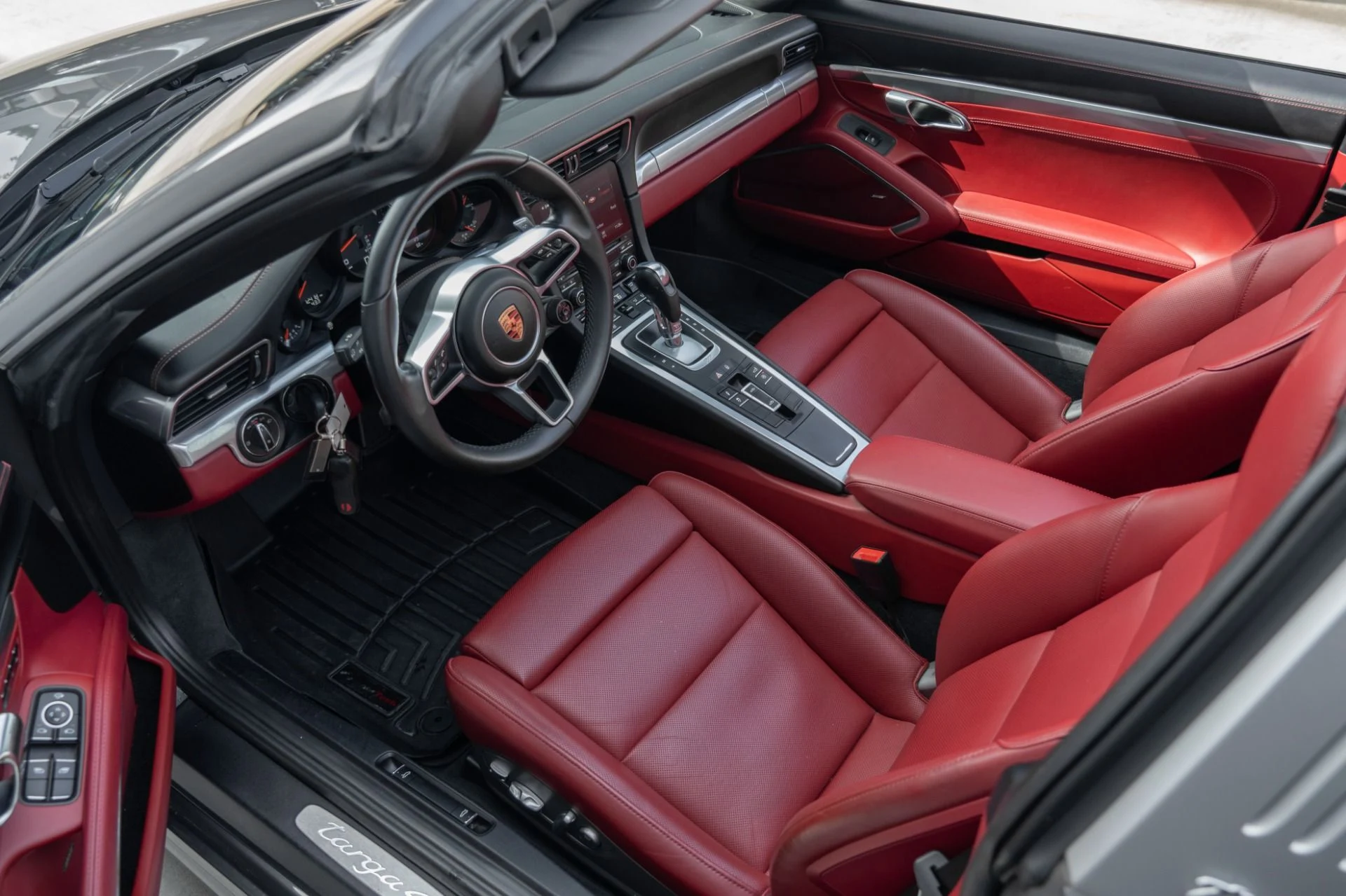 mph033_2171081554_Used_2017_Porsche_911_Targa_4_S_1761592215_9b80487c73