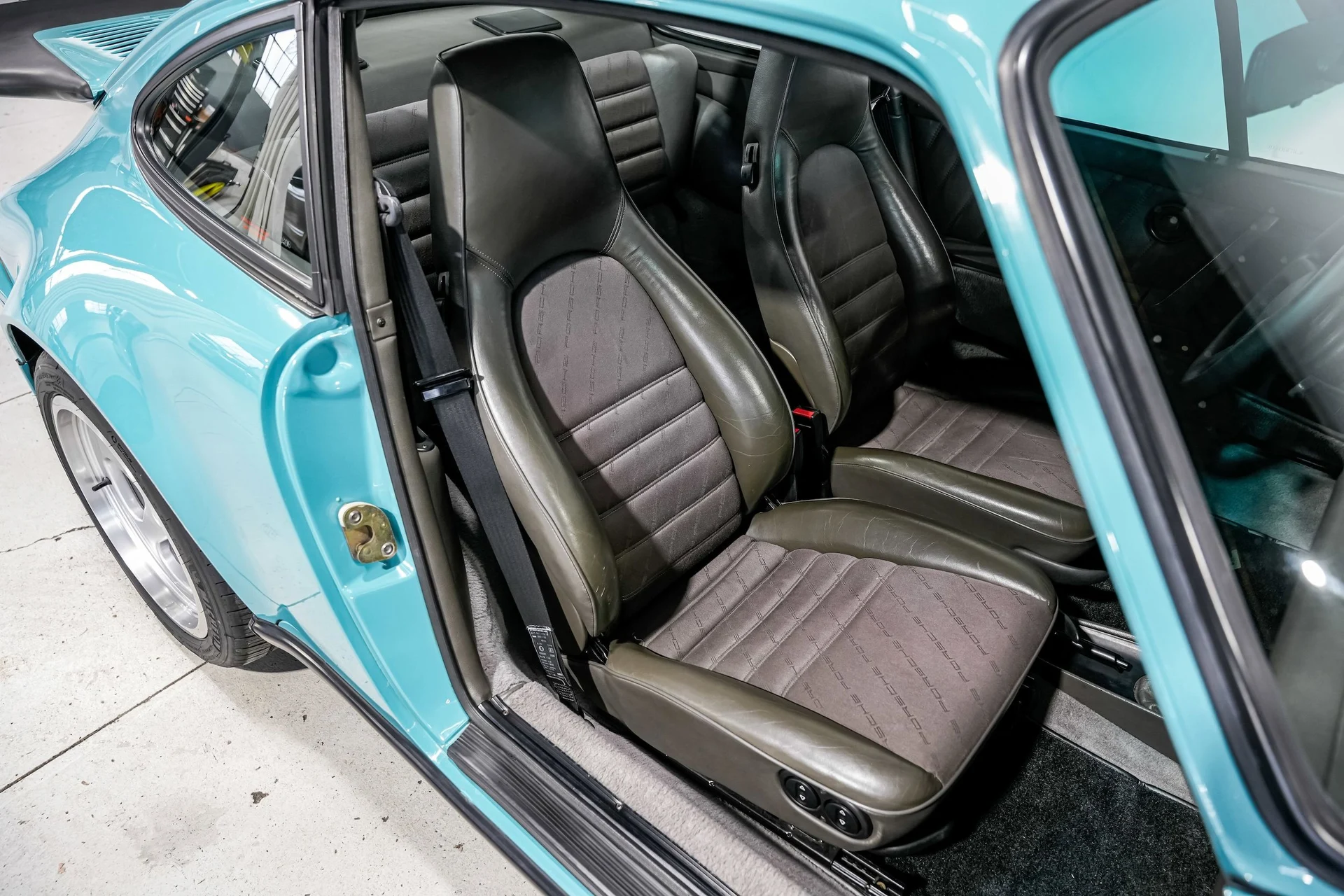 mph033_2182687547_c482f149f7b87edf47a70ffc3a1d4ea3x_f19690612a