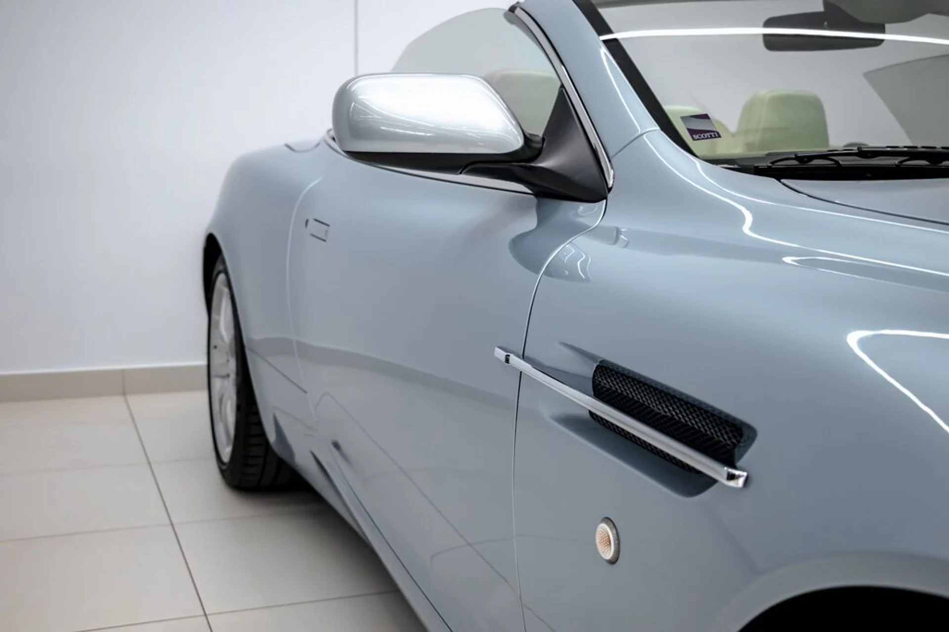 mph033_2197214803_aston_martin_db9_2005_jpg_v_1754355020_d1c1150fe3