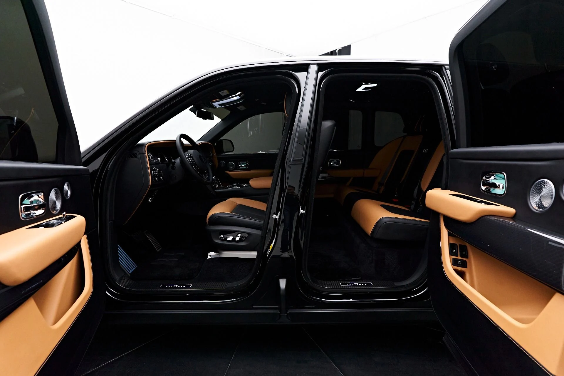 mph033_2226048666_Used_2022_Rolls_Royce_Cullinan_Base_1679686724_6e1ea4dc16