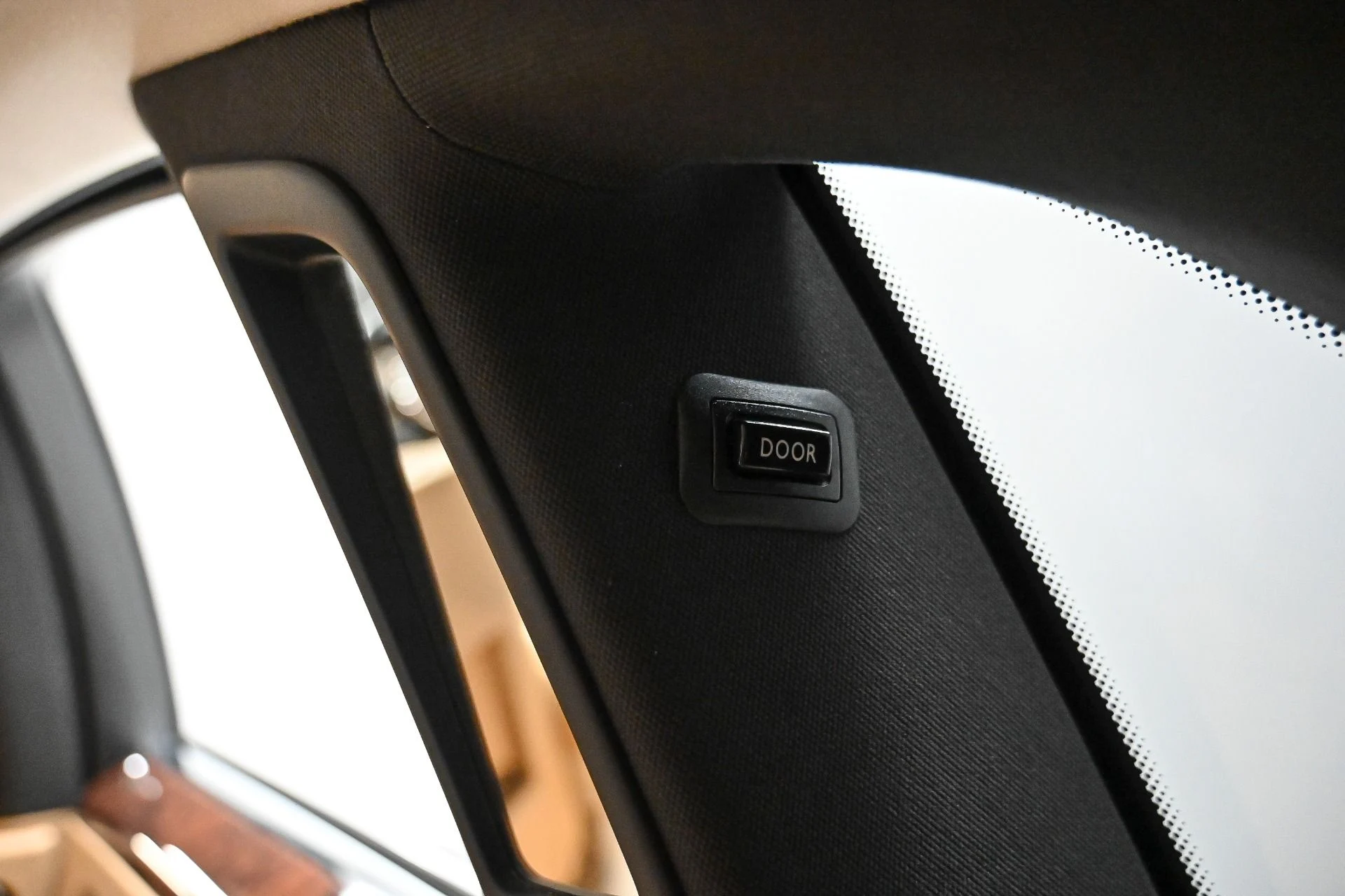 mph033_2243285256_Used_2017_Rolls_Royce_Ghost_1749695060_3640230f40