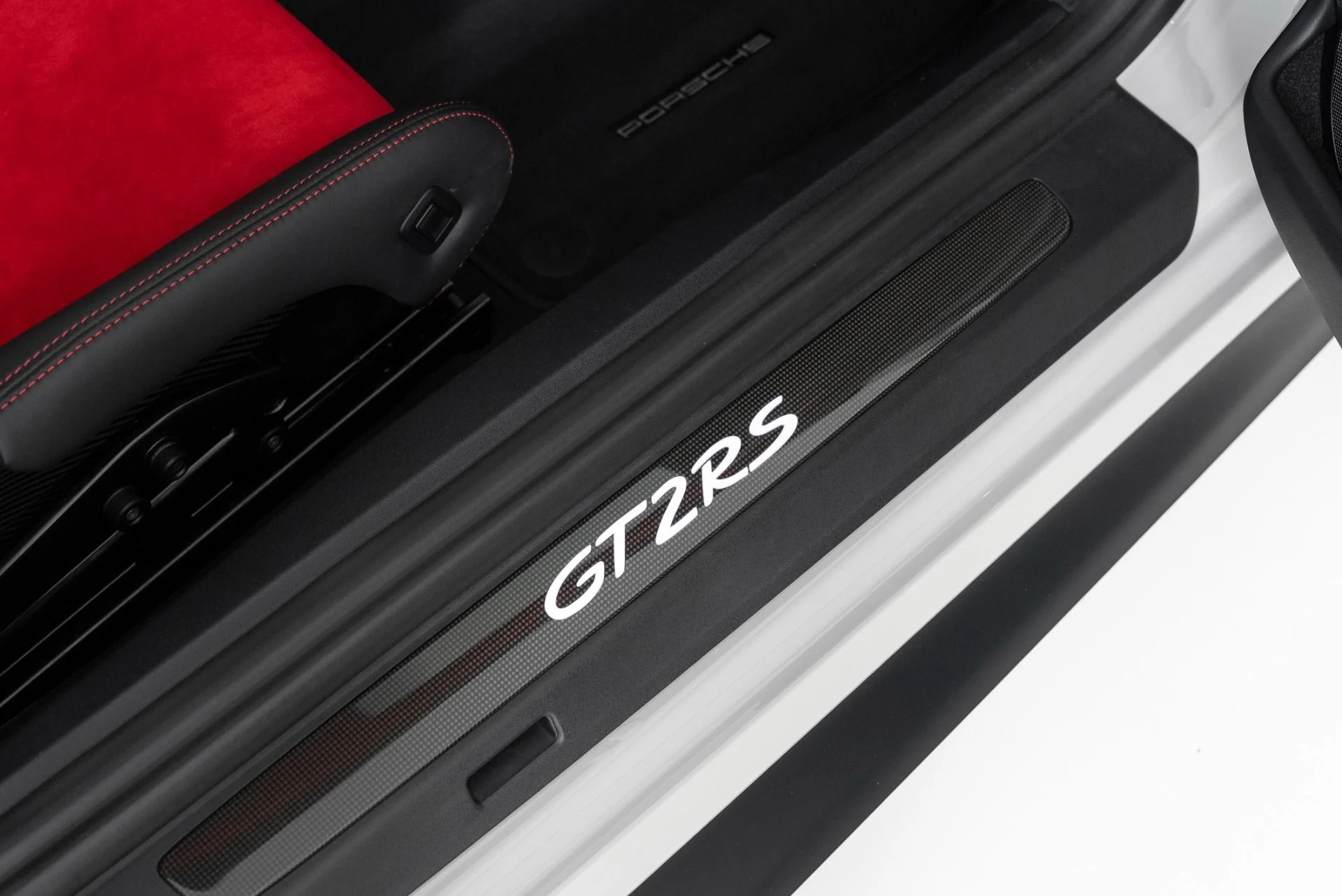 mph033_2251283988_Used_2018_Porsche_911_GT_2_RS_1756256413_e9df298ba2