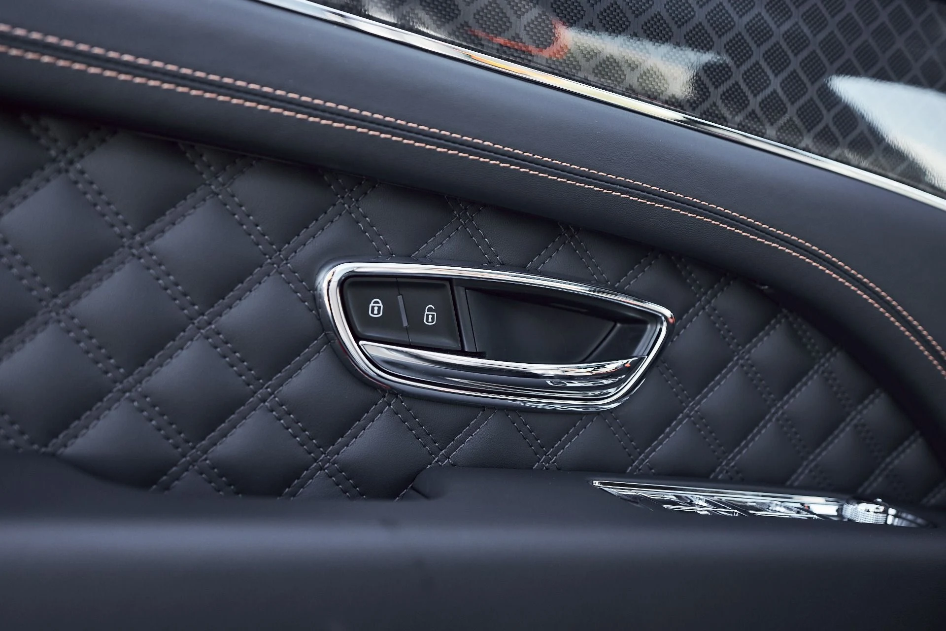 mph033_225750866_Used_2025_Bentley_Bentayga_S_Black_Edition_1764904190_01867918bc