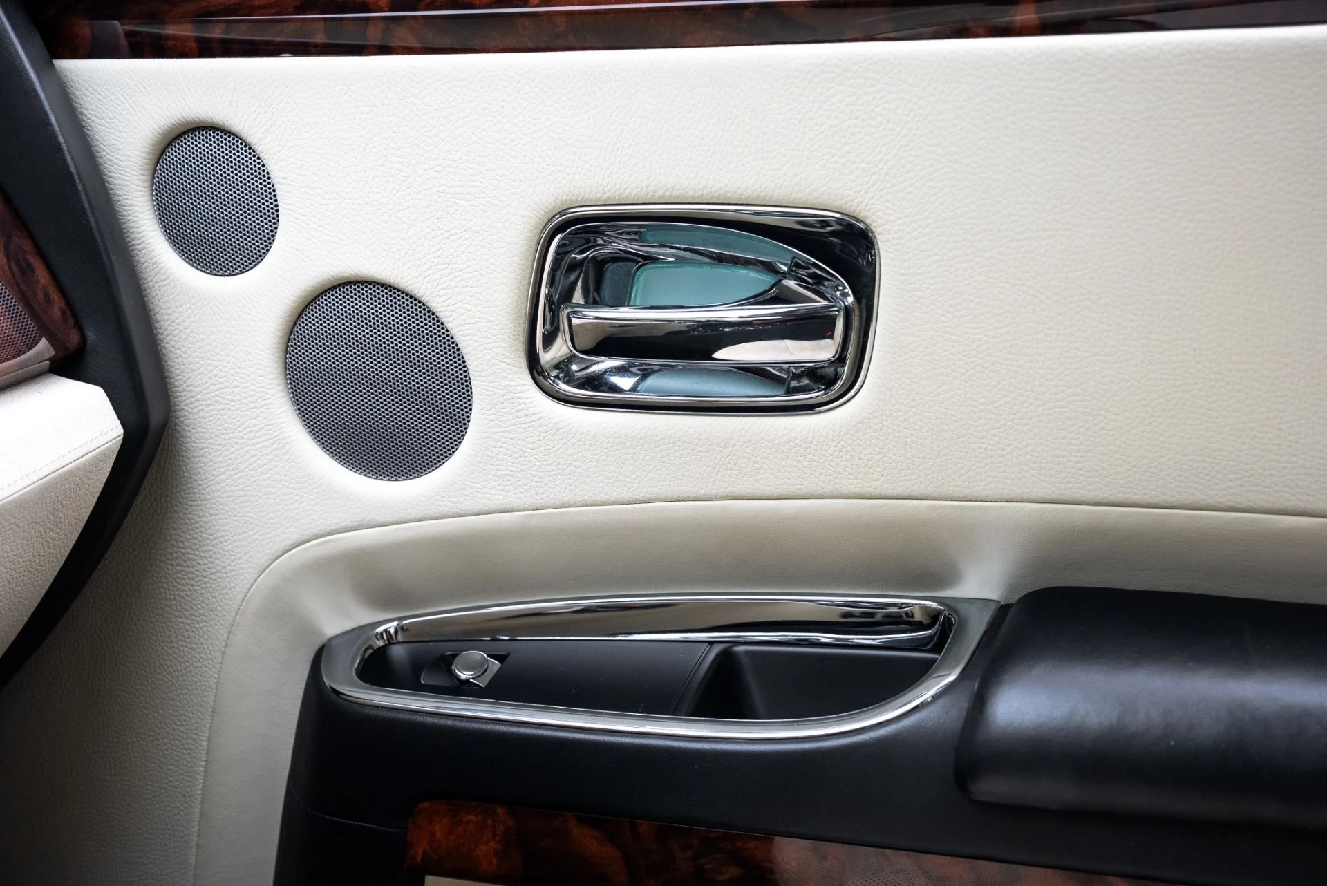 mph033_225992260_Used_2012_Rolls_Royce_Ghost_1774974811_1d85e2e16c