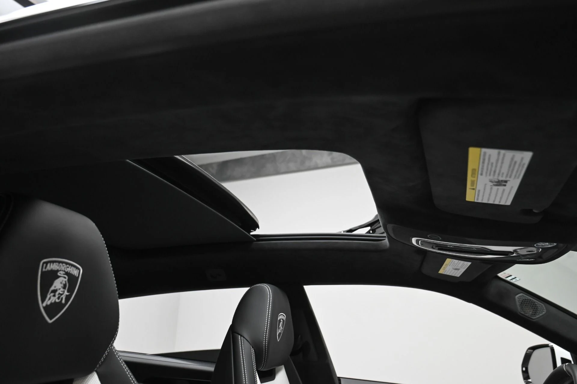 mph033_2260551392_Used_2020_Lamborghini_Urus_1770313419_e050be856f