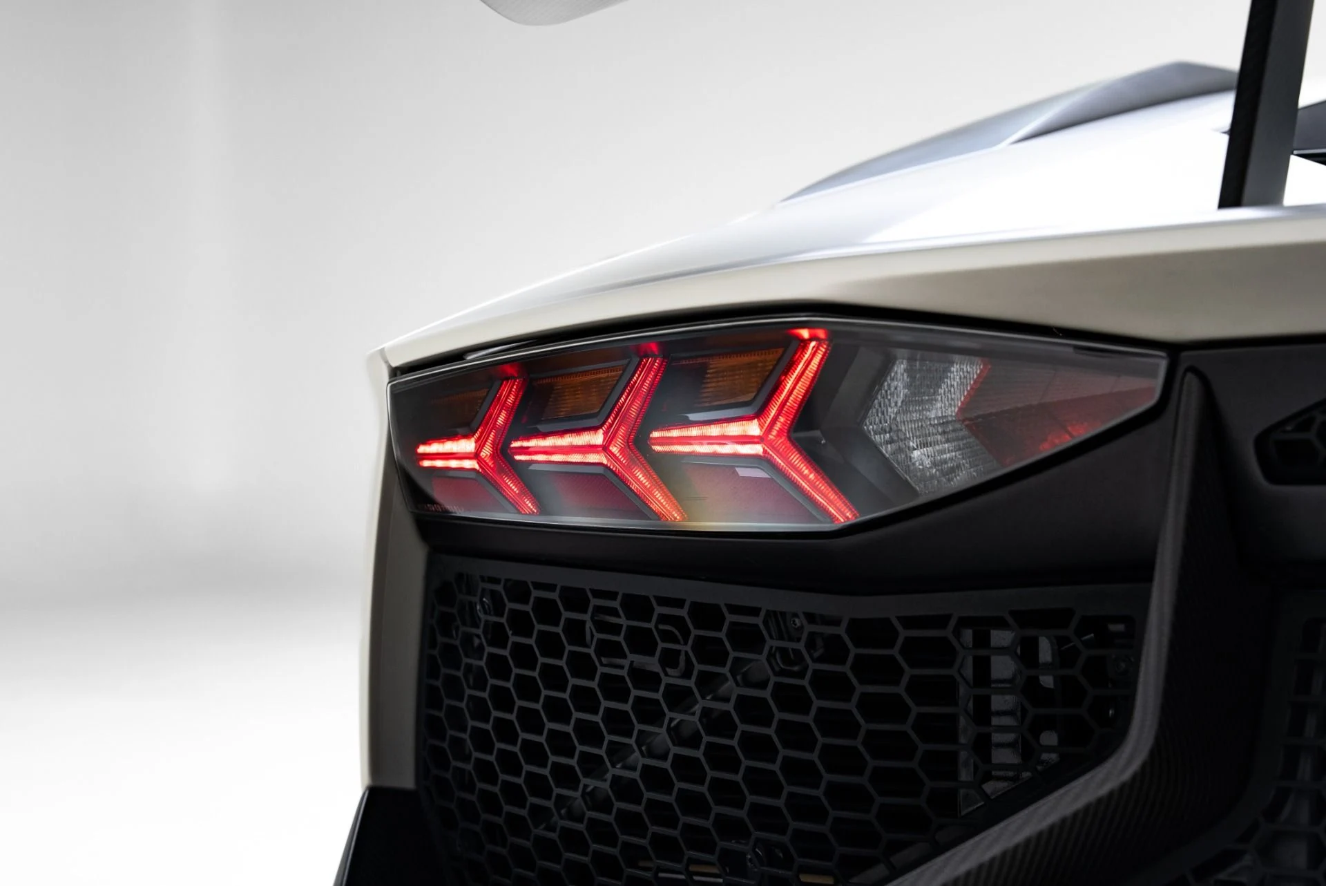 mph033_2261868194_Used_2016_Lamborghini_Aventador_SV_1775078140_994ed96d09