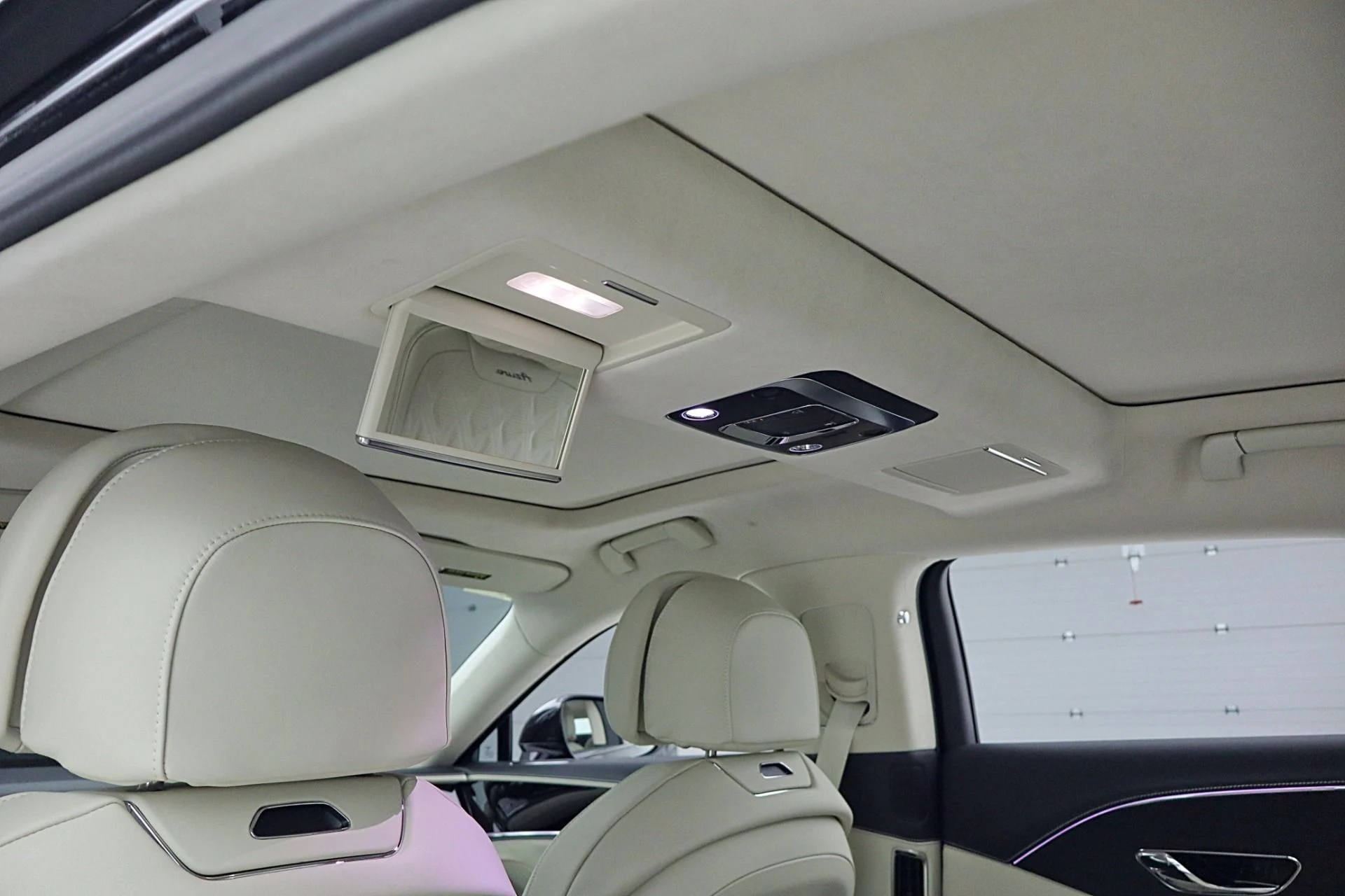 mph033_2269369007_New_2026_BENTLEY_Flying_Spur_Azure_V8_12c7ee7e7f