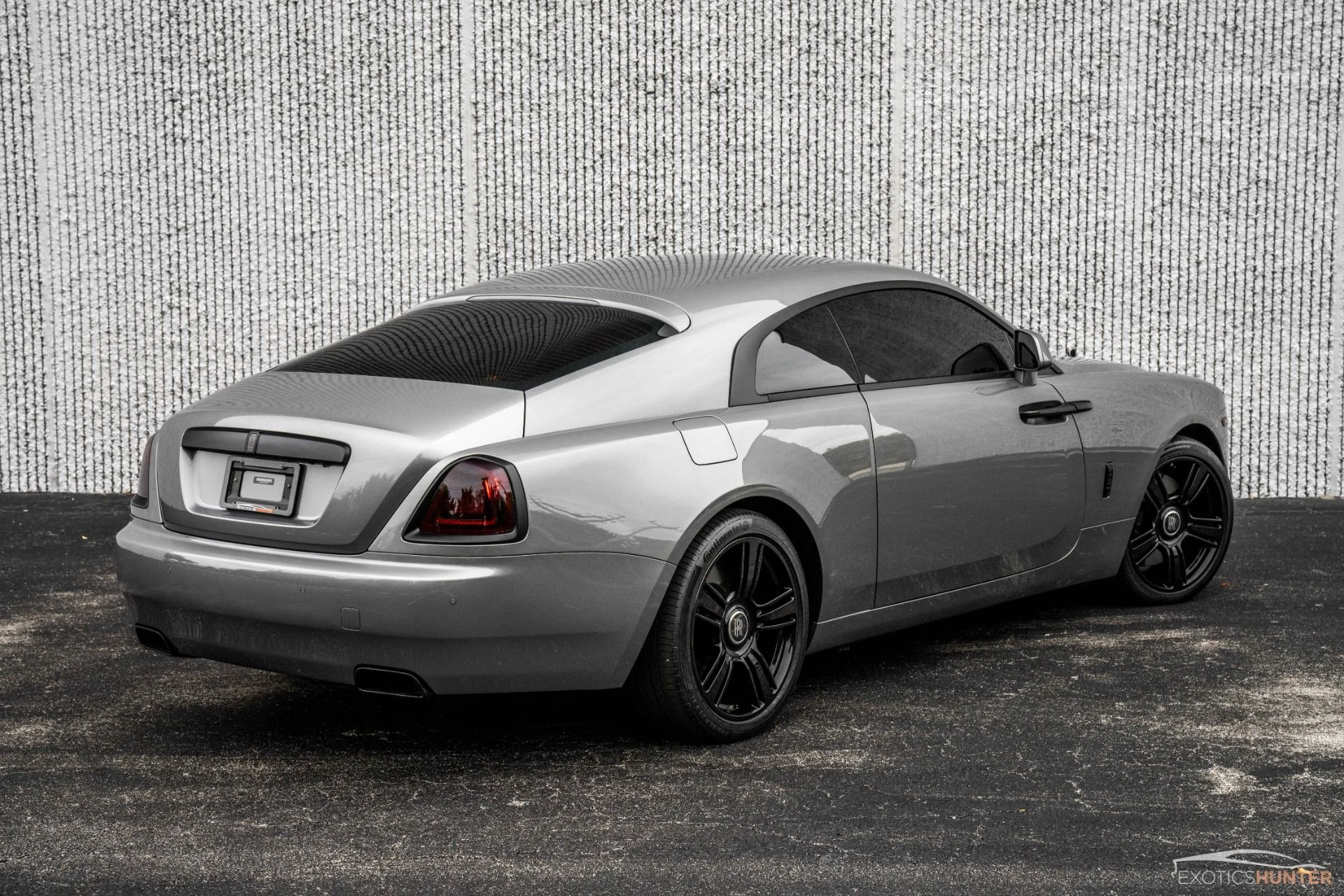 mph033_2292166823_Used_2015_Rolls_Royce_Wraith_w_Starlight_Blacked_Out_Trim_Consort_Red_Interior_1674860726_d25651ddd4