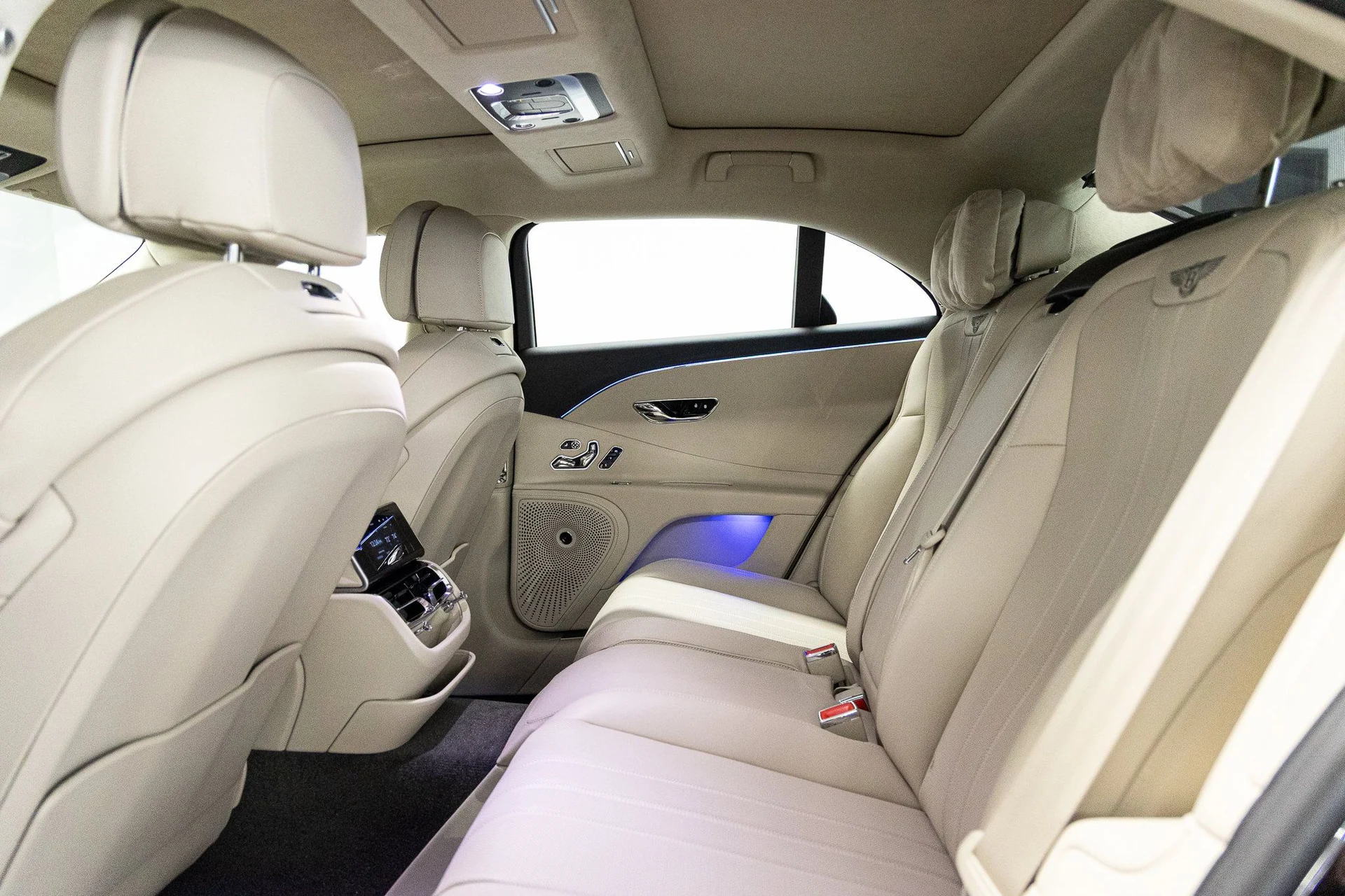 mph033_2300590625_305e1932af43c2e1e77bdec830fc218dx_4b73425f04