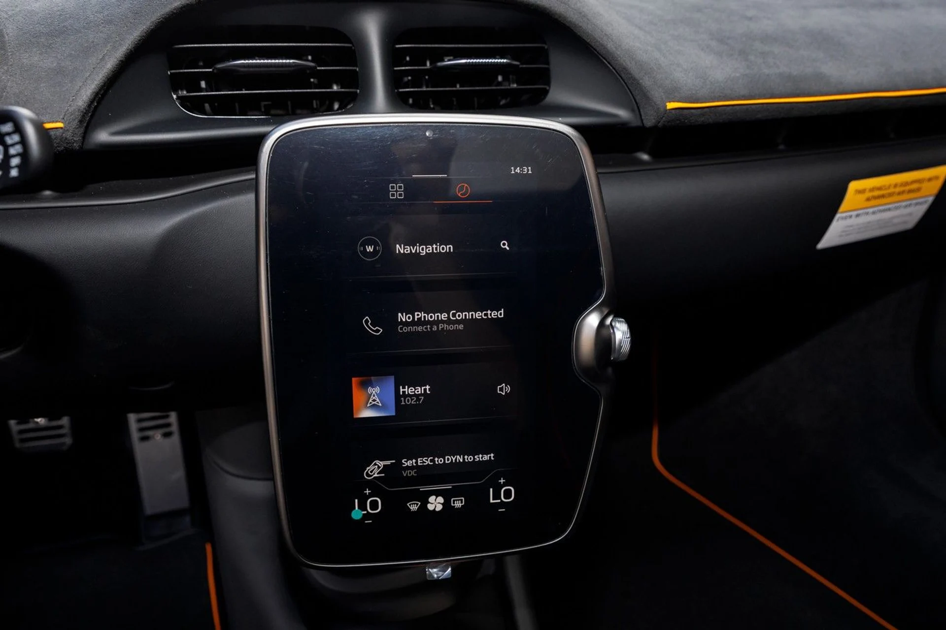 mph033_2301084509_656_p34_l_22b42440f9