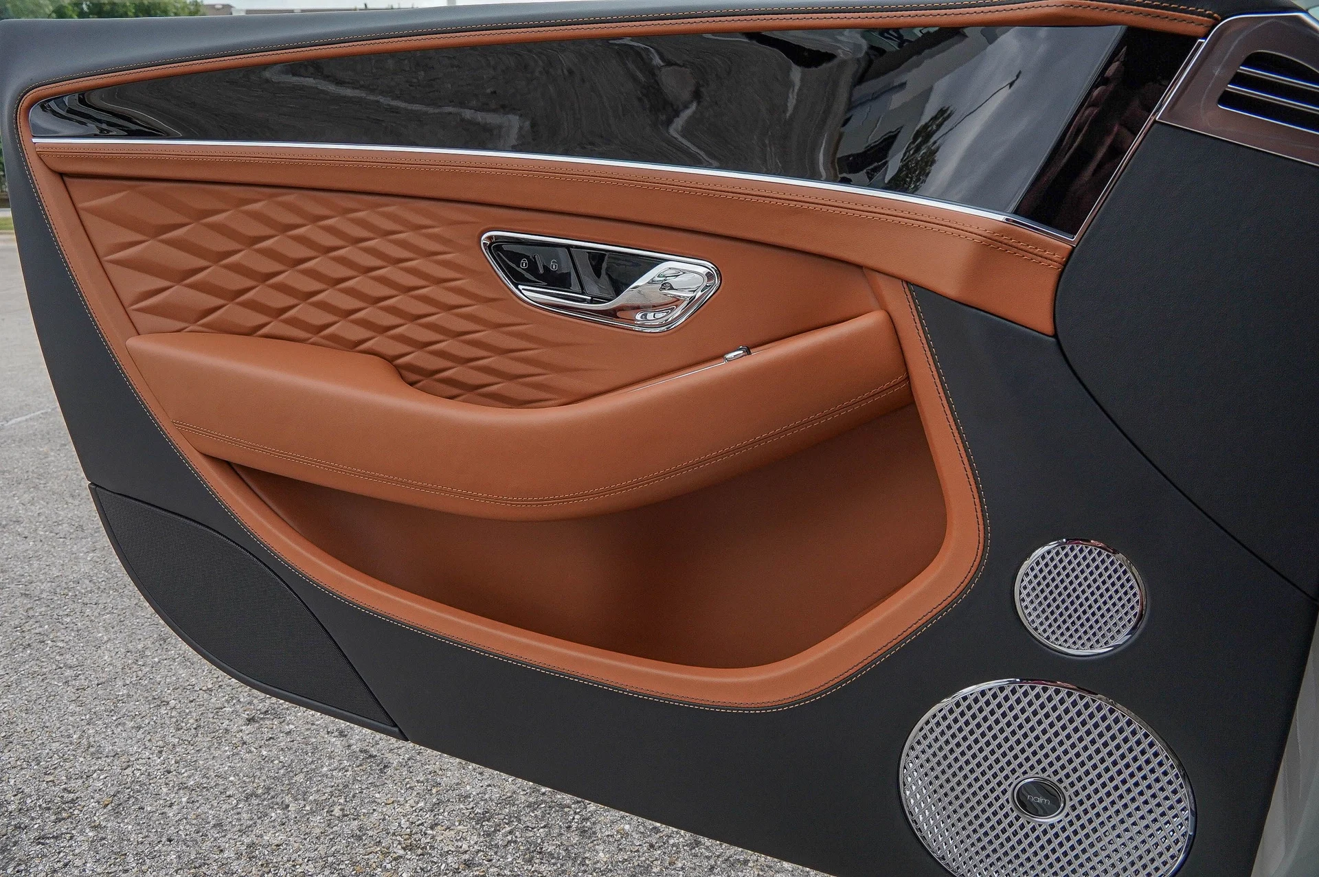 mph033_2305627020_Hi_Tech_Luxury_Imports_LLC_SCBCP_2_ZG_7_TC_025858_image_33_f8c337a697