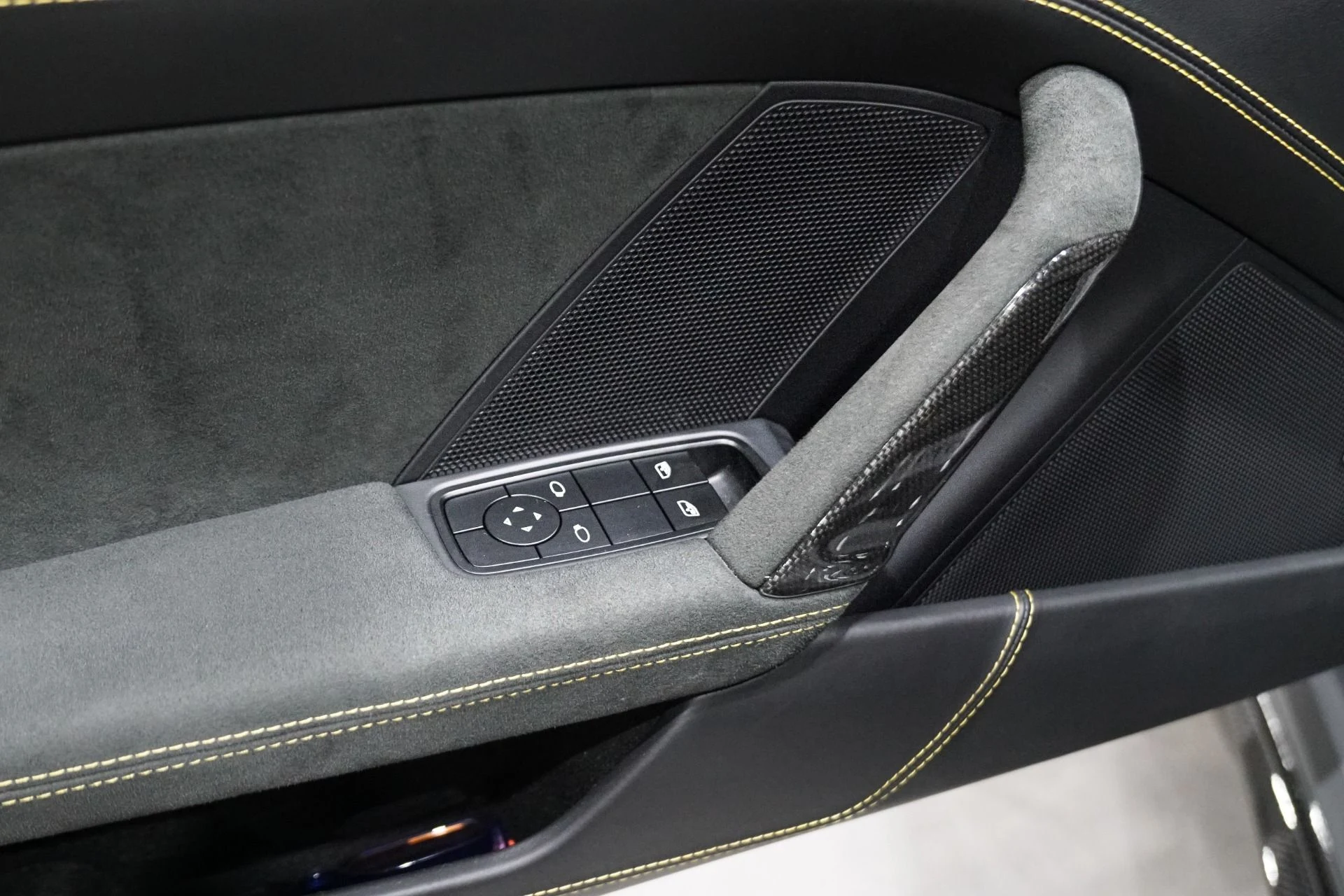 mph033_2307610915_Used_2022_Porsche_911_GT_3_1766780447_08b84aef92