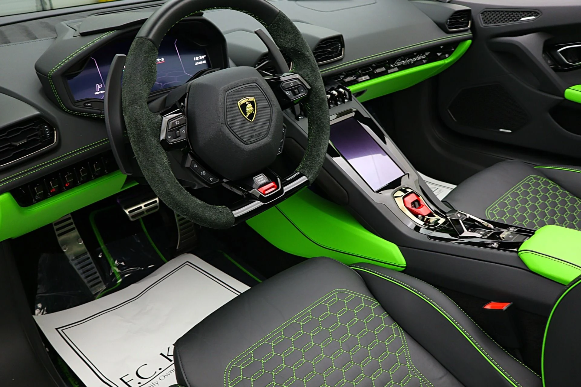 mph033_2314504571_Used_2023_Lamborghini_Huracan_EVO_Spyder_RWD_SELEZIONE_PRE_OWNED_CERTIFIED_195ae97227