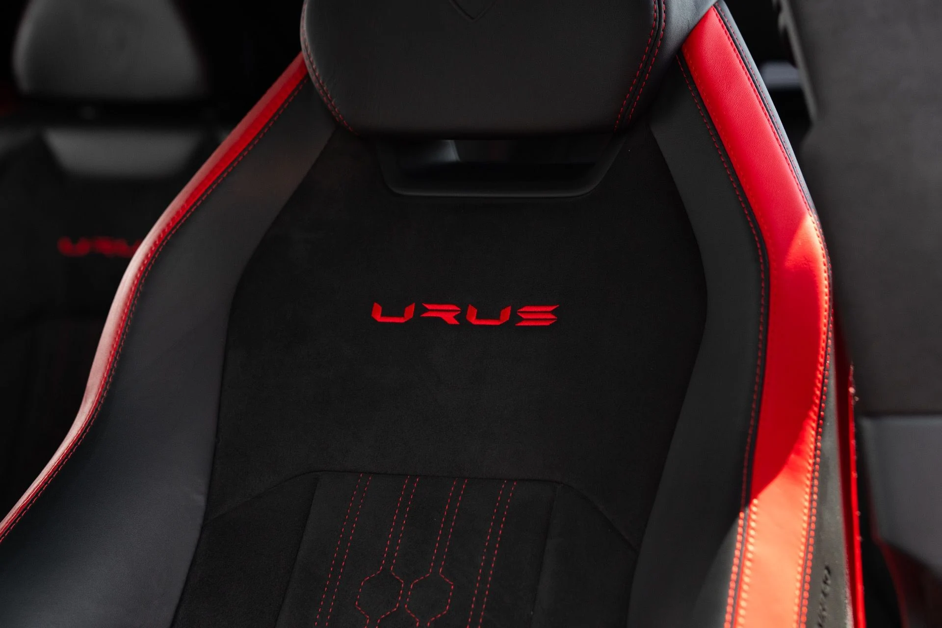 mph033_2333069448_Used_2023_Lamborghini_Urus_S_1771018679_0a48680b9a