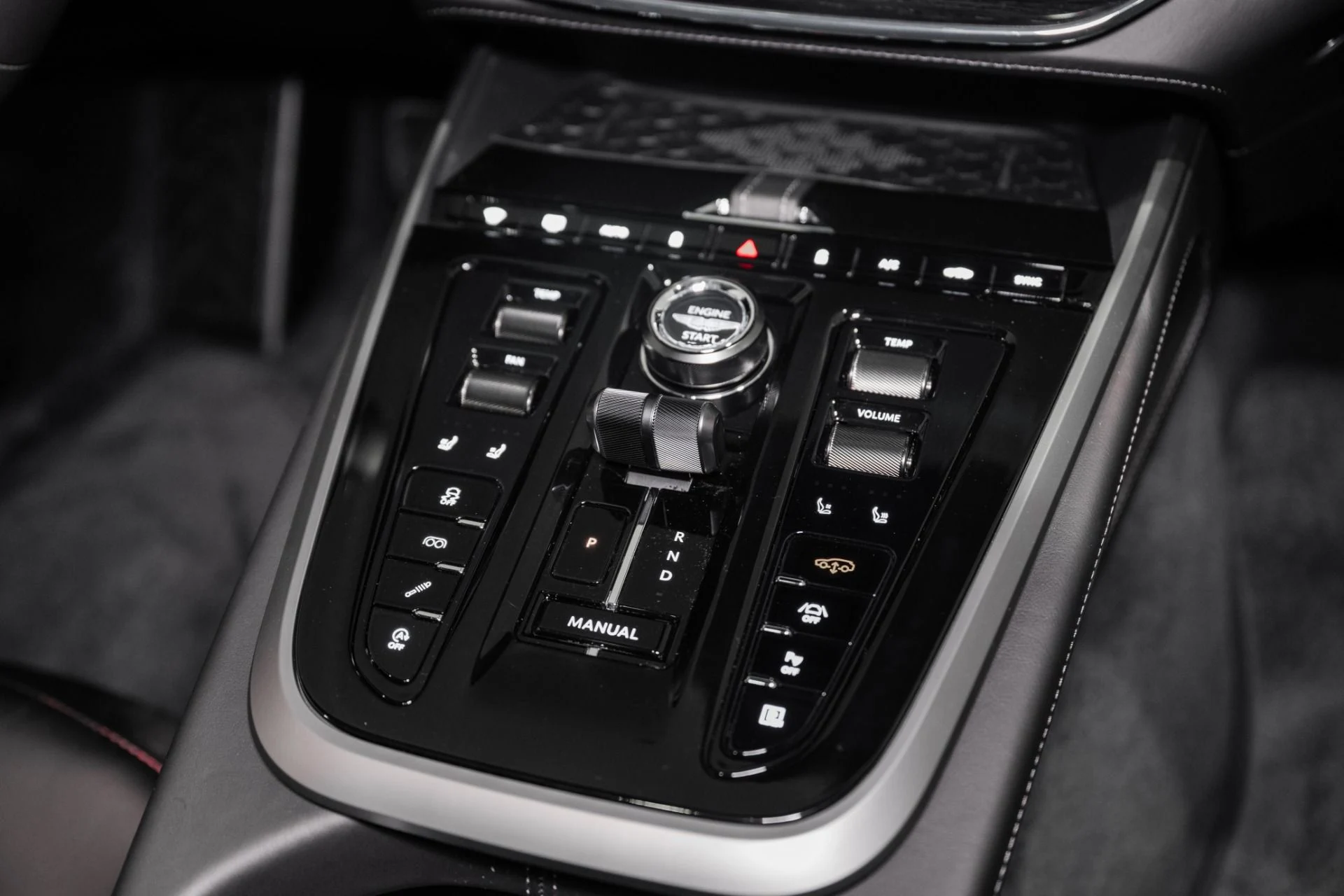 mph033_2342212776_New_2026_Aston_Martin_DBX_707_1765217762_e67f5189a6