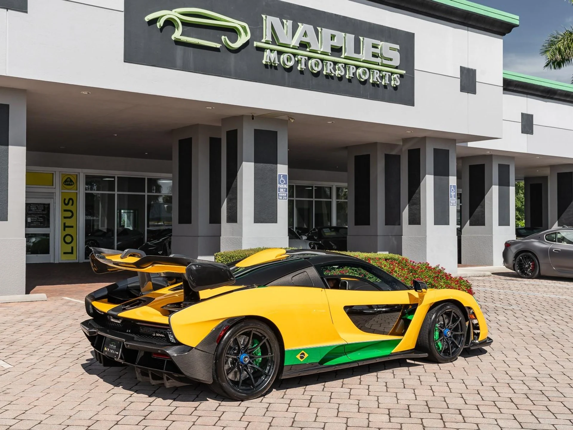 mph033_2342498303_Used_2019_Mc_Laren_Senna_1757779957_6e44f54081