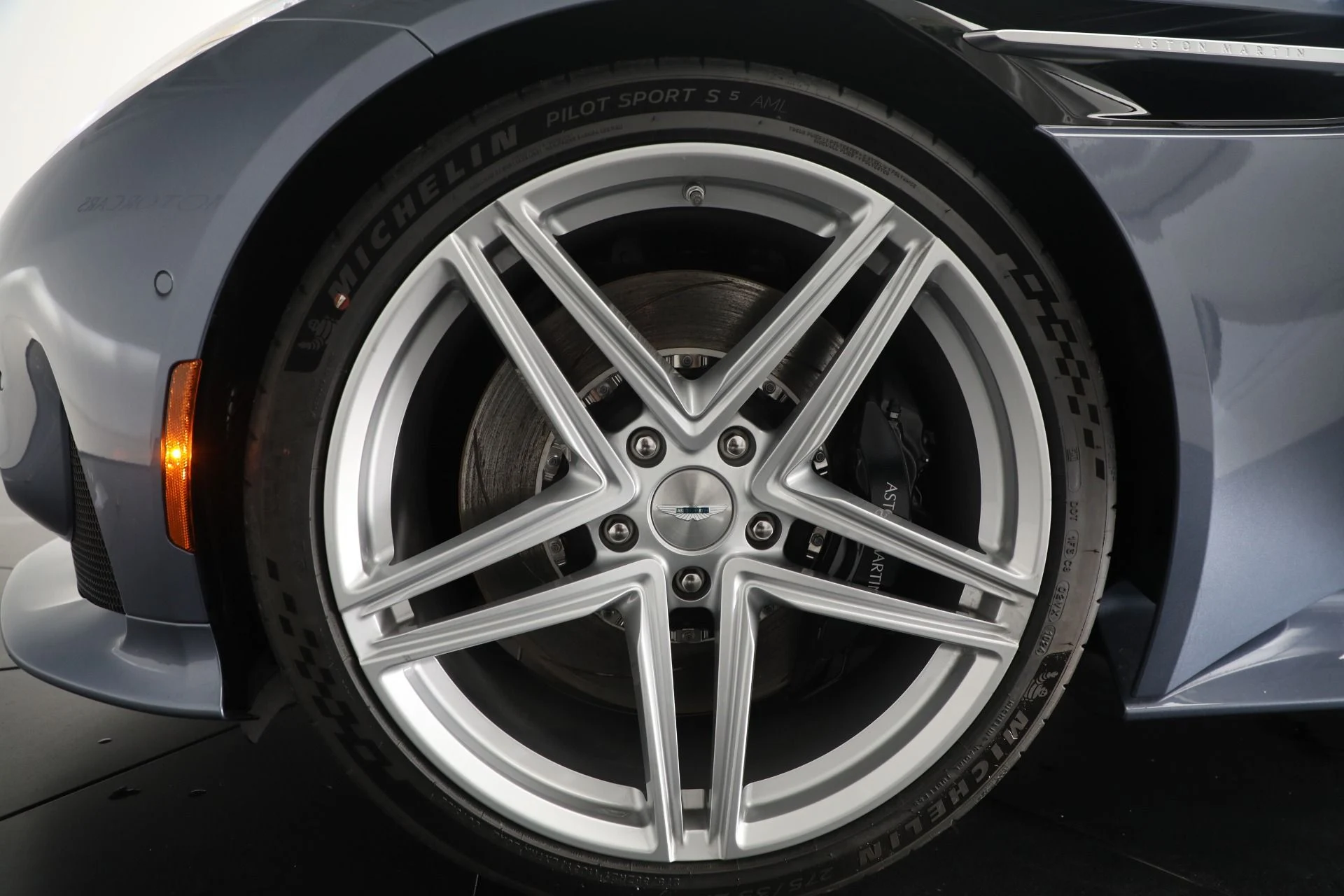mph033_2343953780_New_2025_Aston_Martin_DB_12_V8_d074b705be