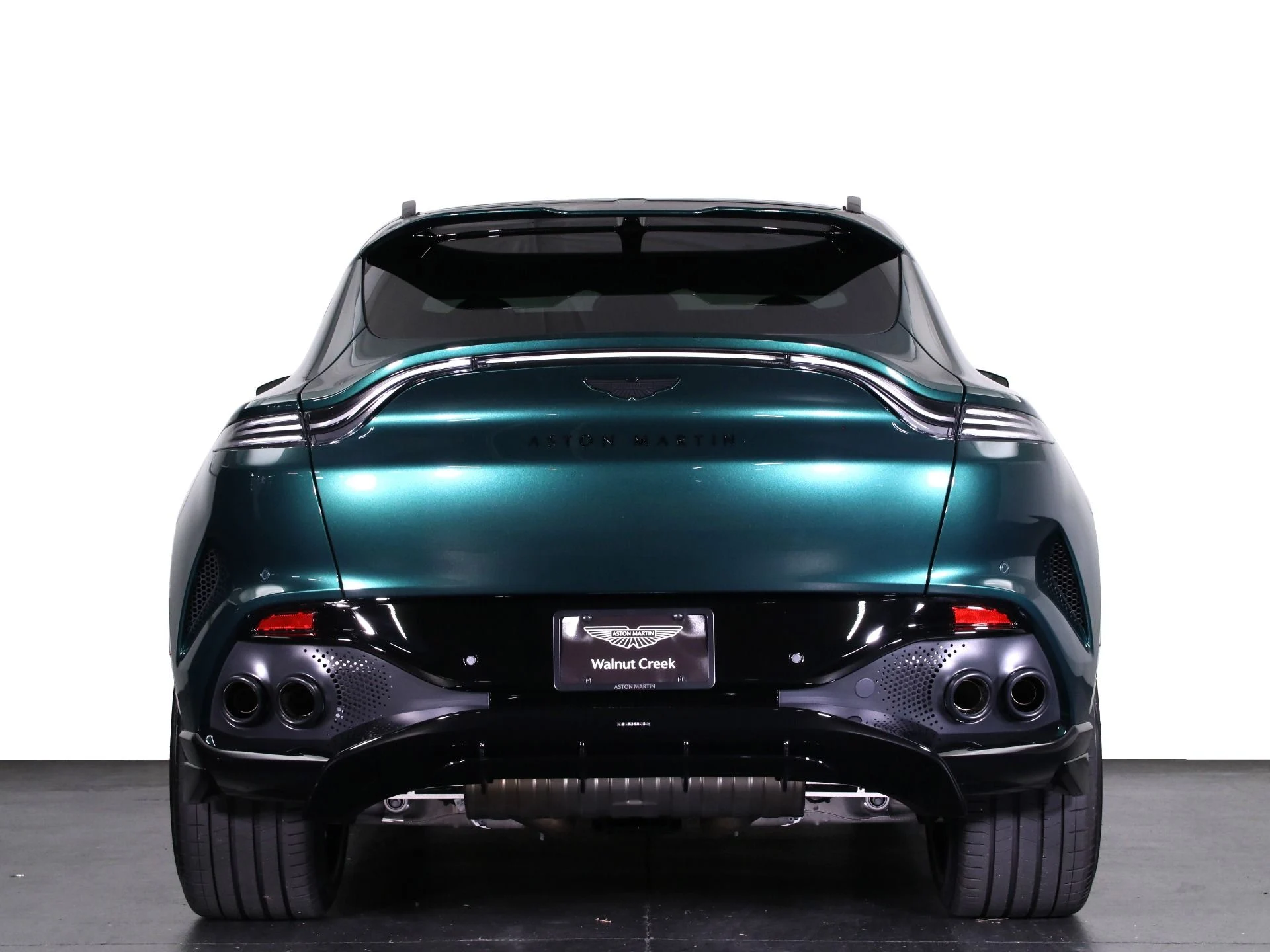 mph033_2345917500_New_2025_Aston_Martin_DBX_707_1758482676_c647693cef