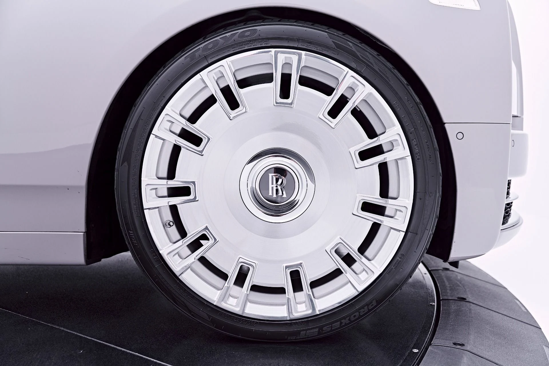 mph033_2348197202_Used_2024_Rolls_Royce_Phantom_Base_1782762877_638e7415a4