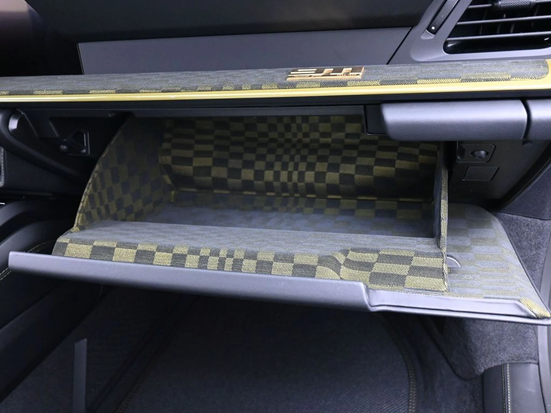 mph033_2364470836_6d7e1b28a1fc4af5db21baebe5b6f3c5_703e0518fa