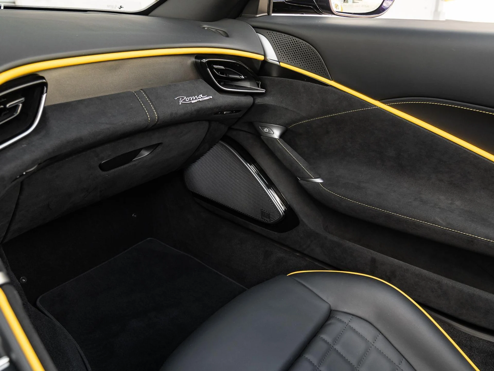 mph033_2371477796_Used_2025_Ferrari_Roma_Spider_Convertible_1772576628_56b4f44e36