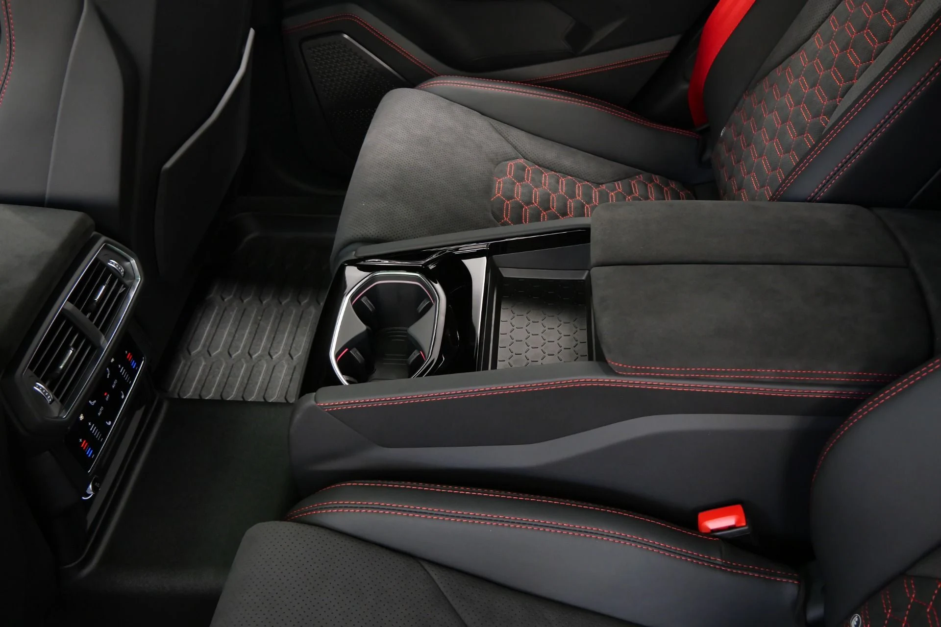 mph033_2374936985_Used_2024_Lamborghini_Urus_S_318_K_MSRP_Very_Low_Miles_Loaded_1776956814_86bb48be23