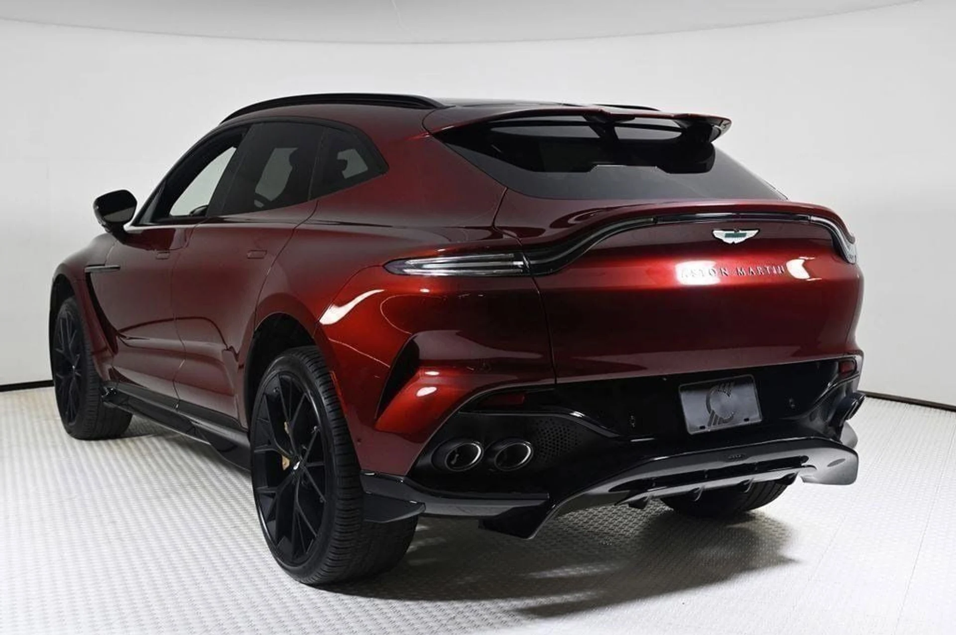 mph033_2394100912_new_2025_aston_martin_dbx_707awd_11350_22854858_33_1024_bcc0b0cba9