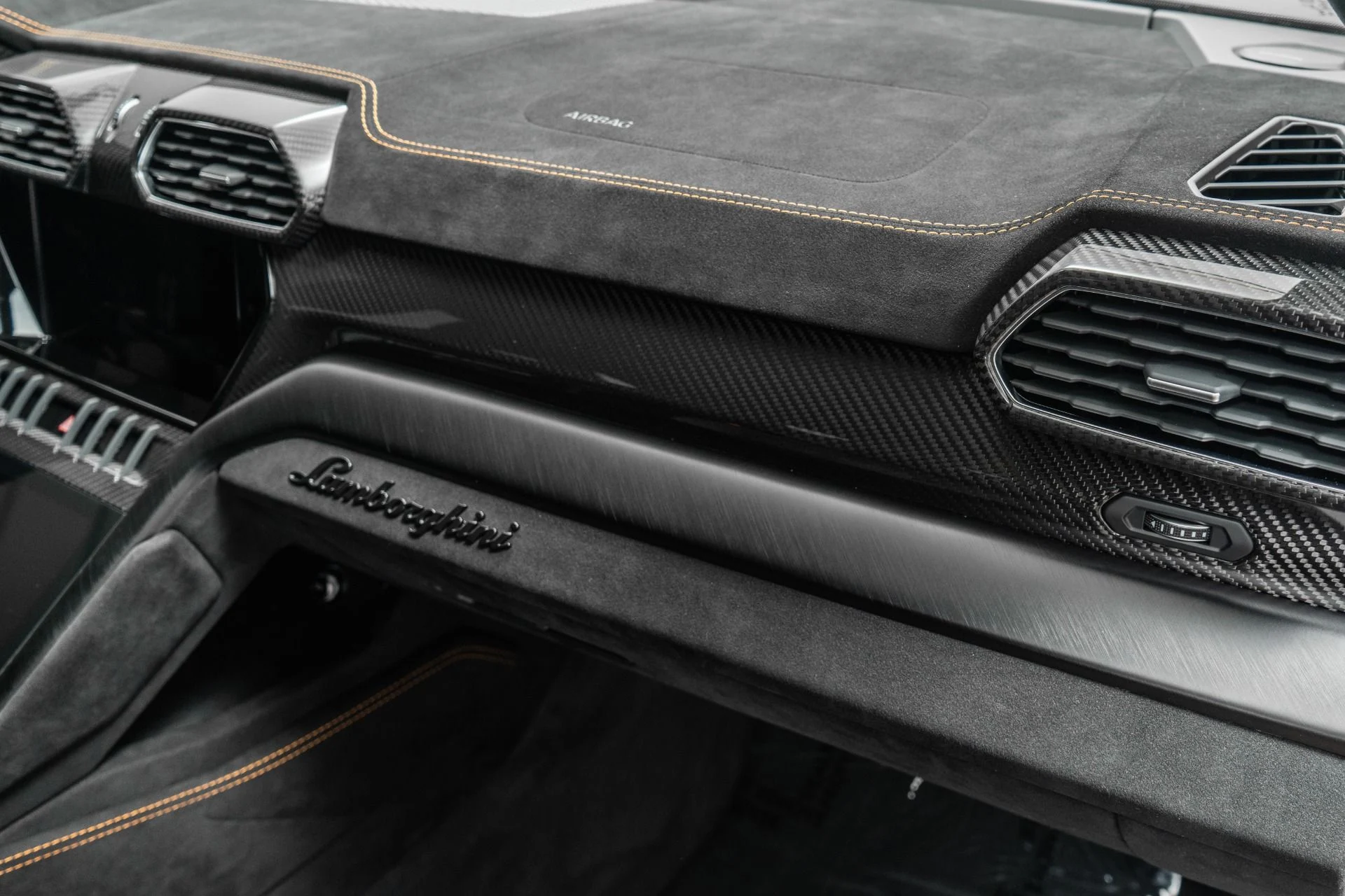 mph033_2395476824_Used_2024_Lamborghini_Urus_Performante_1779475320_4a15665afb