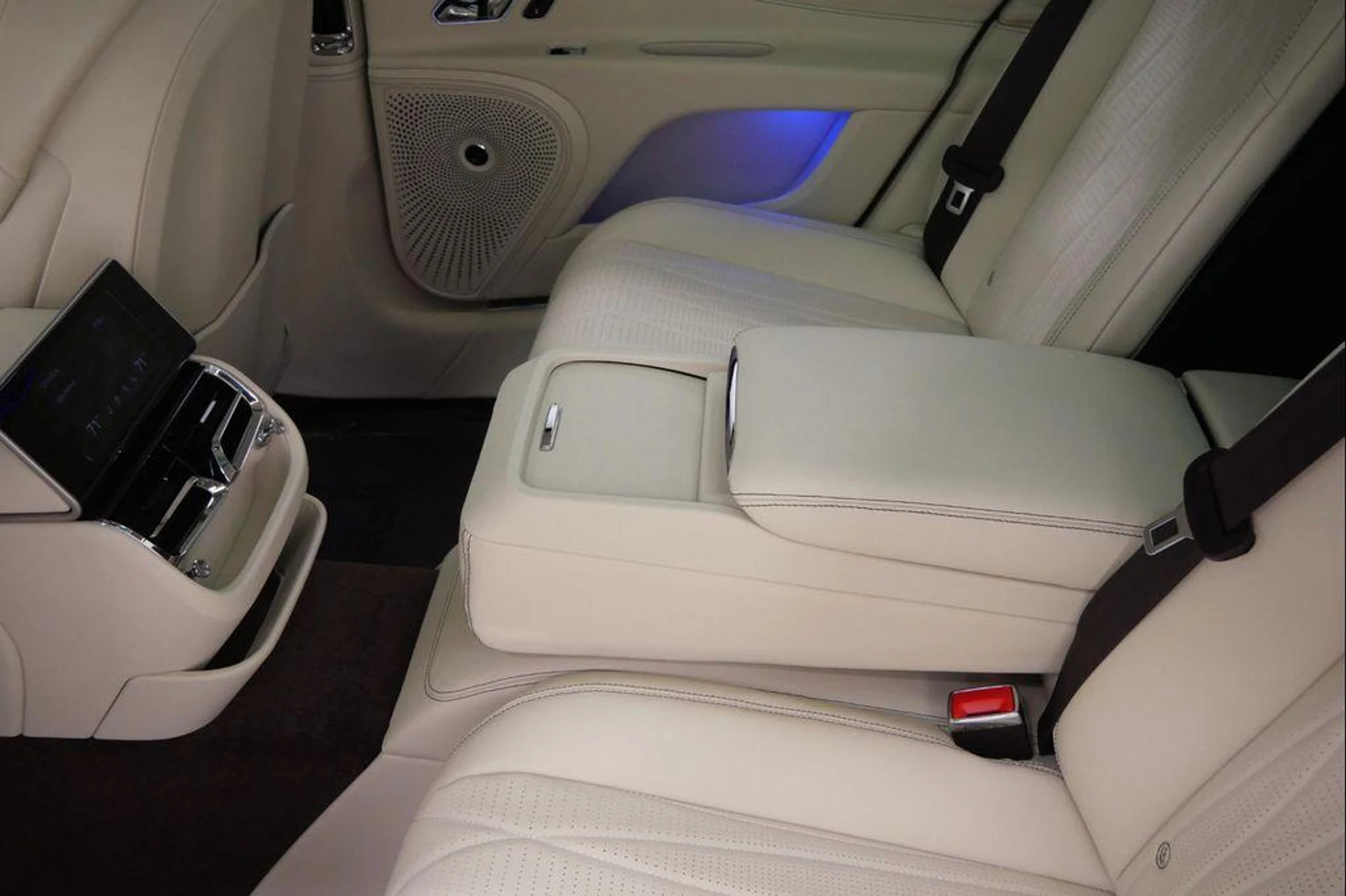 mph033_2395660482_b_P_Wp_C_L_Sri_M_k_PO_7_J7w_V_Srh6_bg_47cd8c9f3b