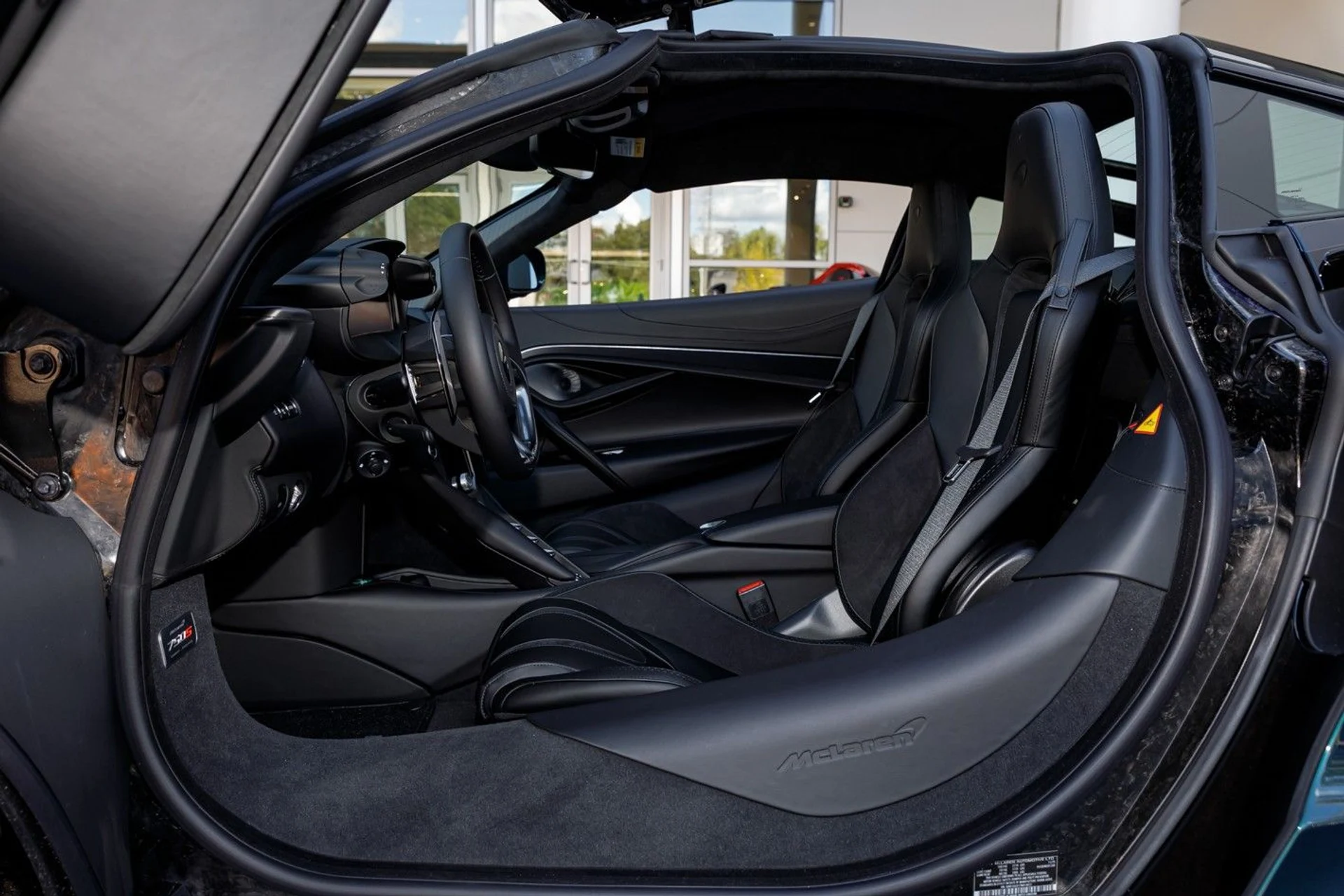 mph033_2399936673_646_p34_l_6f70e8545c