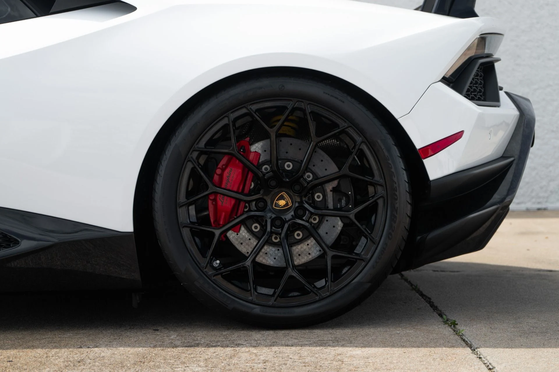 mph033_2417195205_Used_2018_Lamborghini_Huracan_LP_640_4_Performante_1773180113_dfdc9a0008