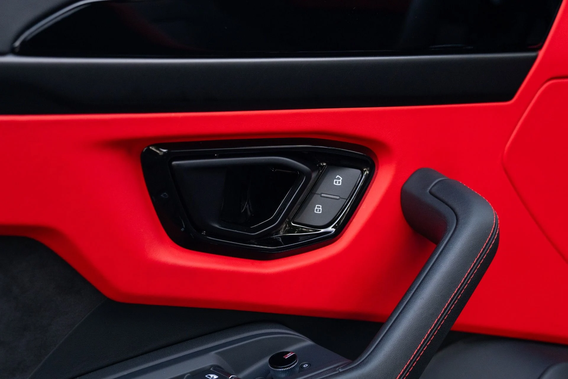 mph033_2417824889_Used_2024_Lamborghini_Urus_S_1781216022_649aa72937