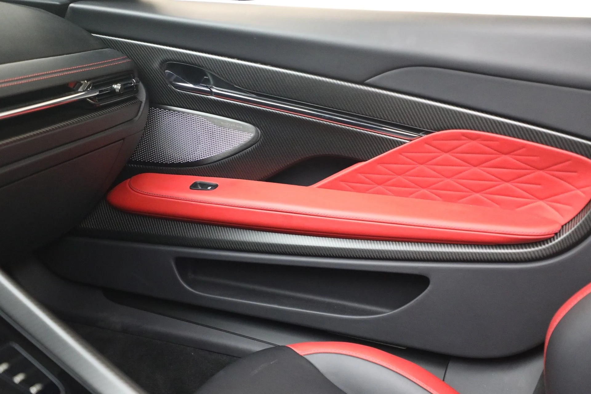mph033_2428132866_Used_2024_Aston_Martin_DB_12_Volante_1789831142_e6a629058a