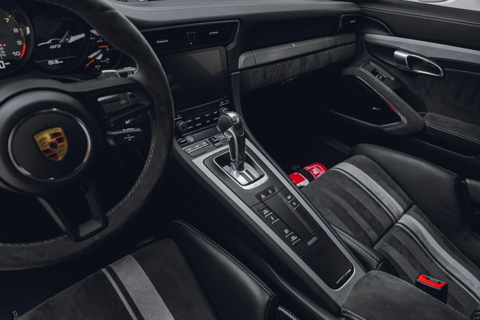 mph033_2432439308_Used_2018_Porsche_911_GT_3_1781890415_f4f926b033