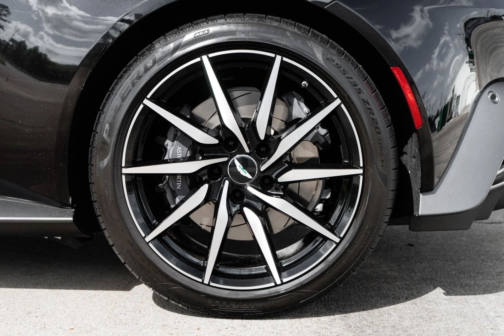 mph033_2440435609_Used_2019_Aston_Martin_Vantage_1789496200_8747755b77