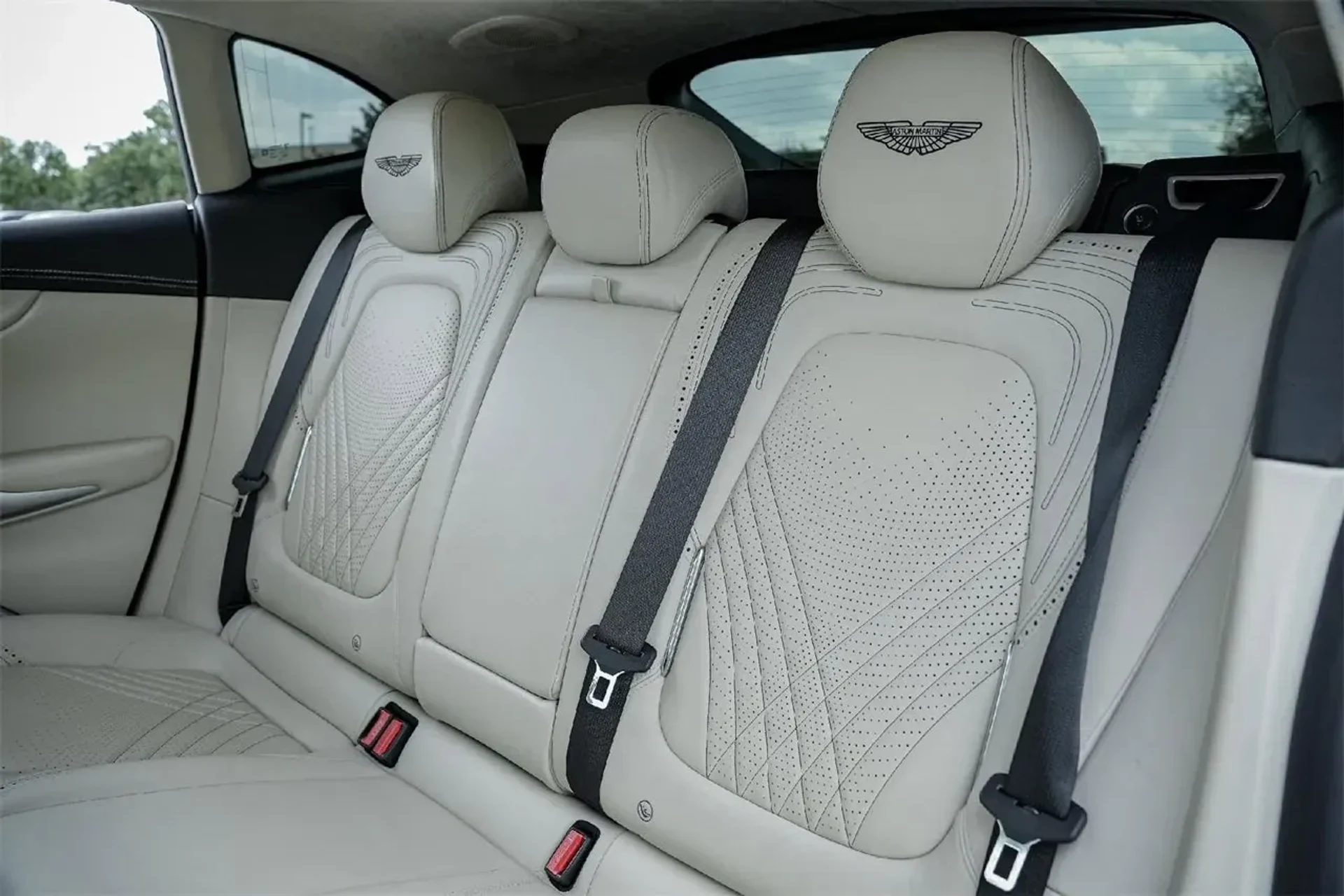 mph033_2441605408_cb76cc8b349c48f18b6183778182f40d_c95846701e