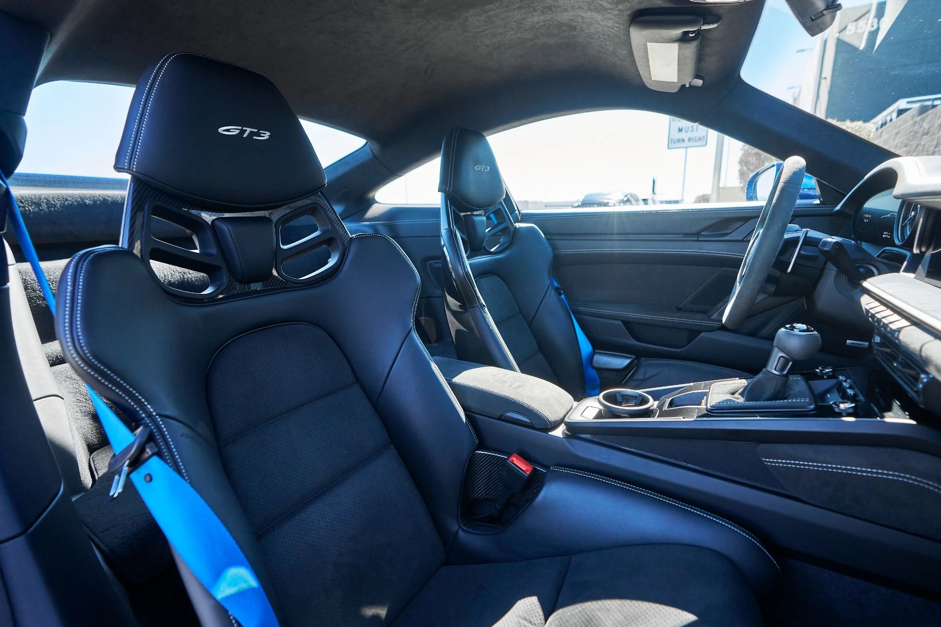 mph033_2442364618_Used_2022_Porsche_911_GT_3_1761959392_f7a565c653