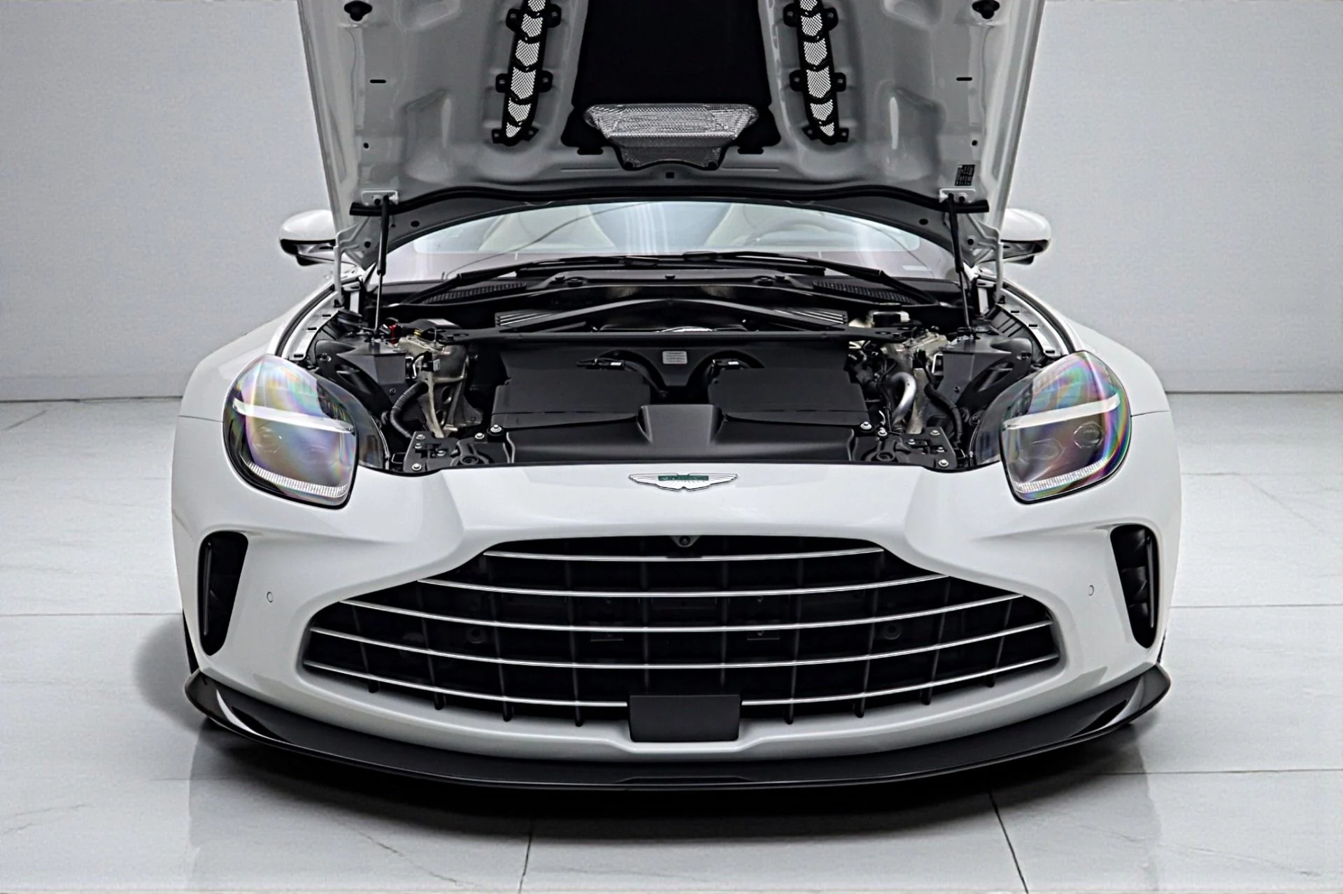 mph033_244969622_New_2026_Aston_Martin_Vantage_Roadster_911929b44b