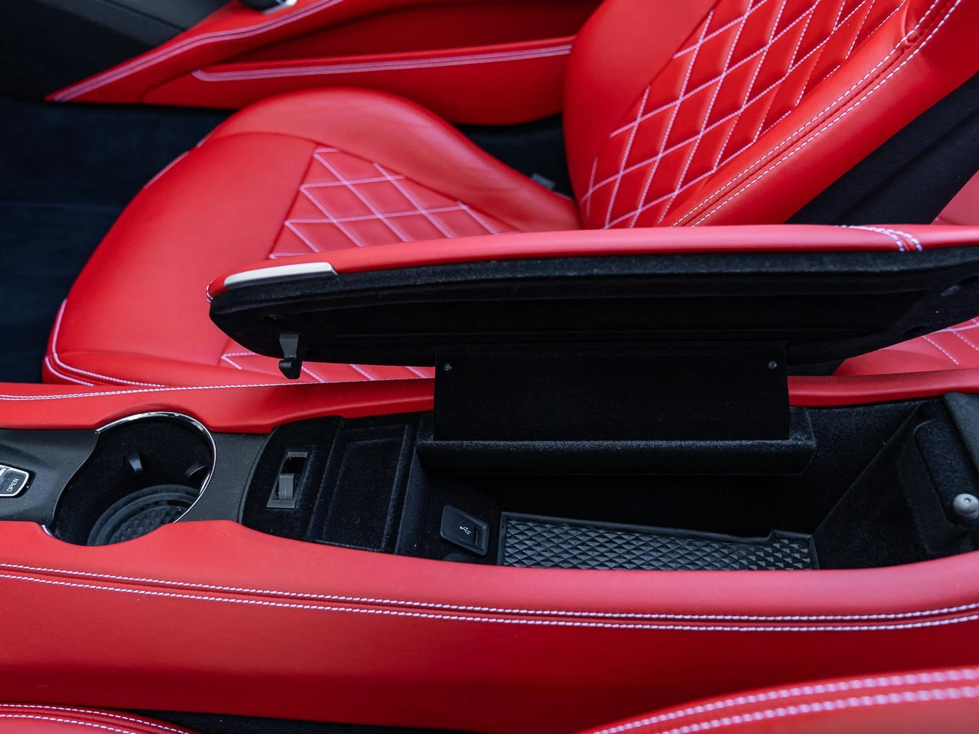 mph033_2484494967_Used_2016_Ferrari_California_T_1770806115_68528a54c6