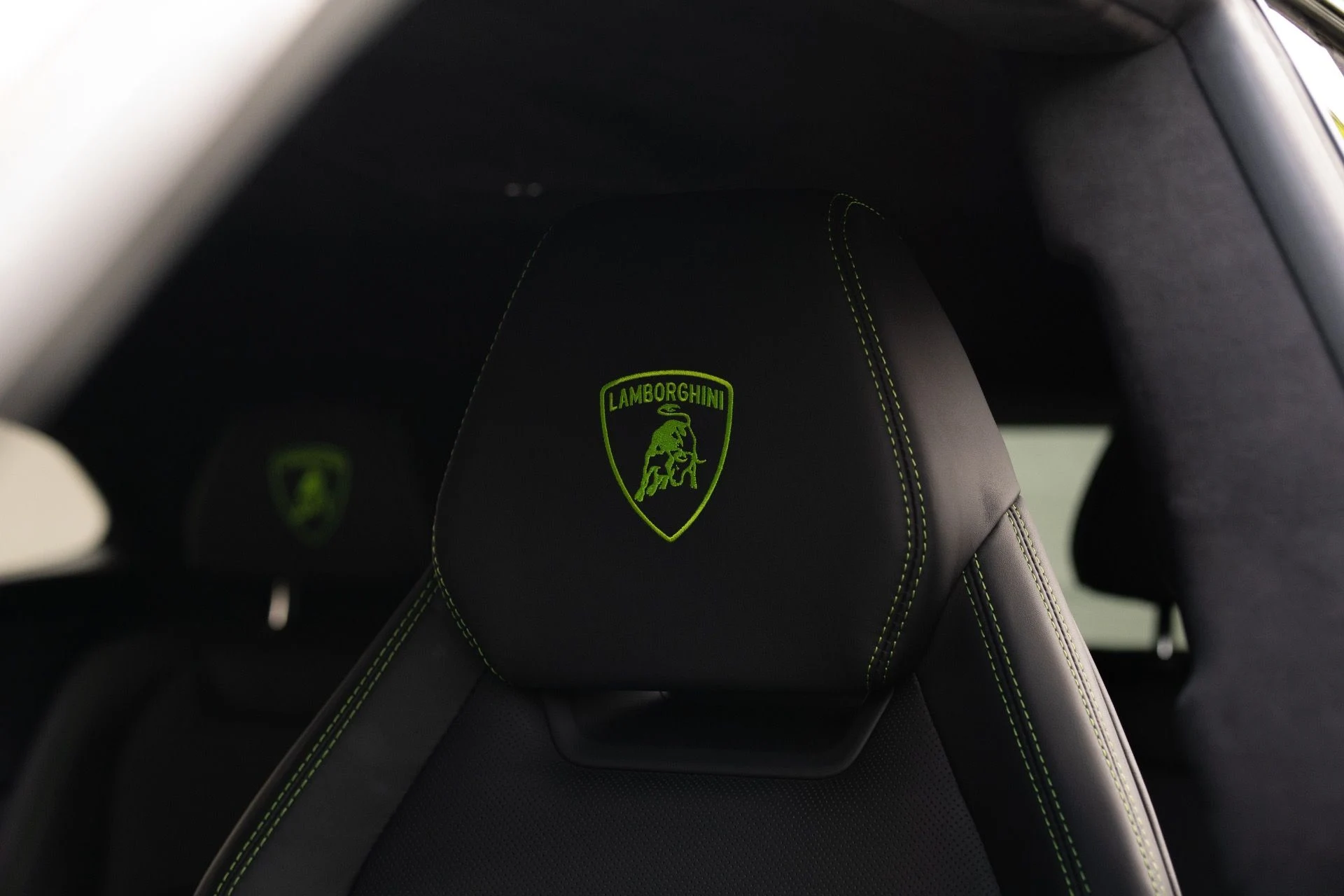 mph033_2488024474_Used_2023_Lamborghini_Urus_S_1758835388_a435b09a79