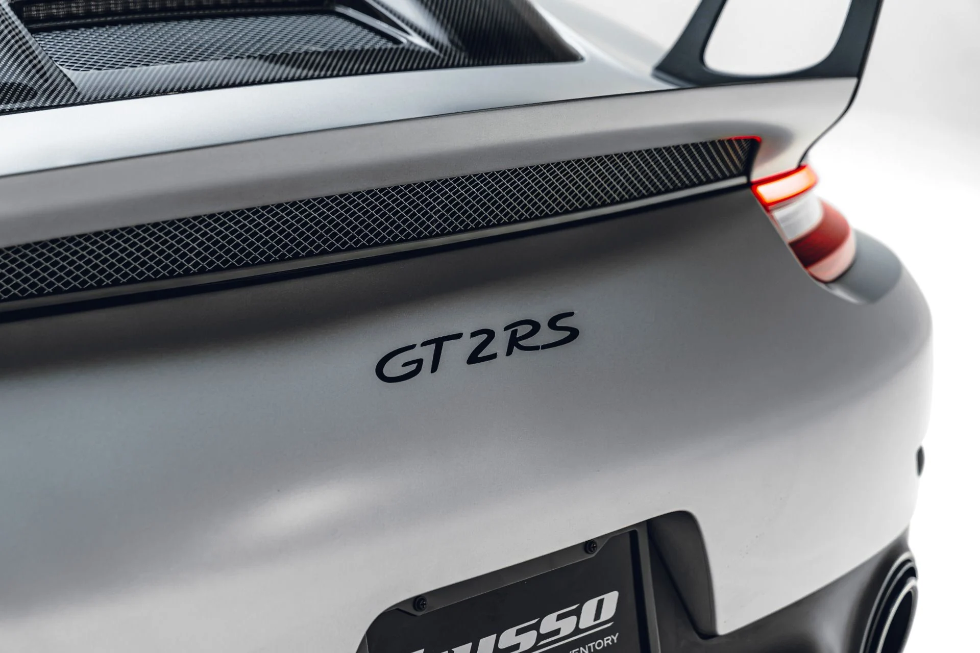 mph033_2499563966_Used_2018_Porsche_911_GT_2_RS_1782090285_c90f926571