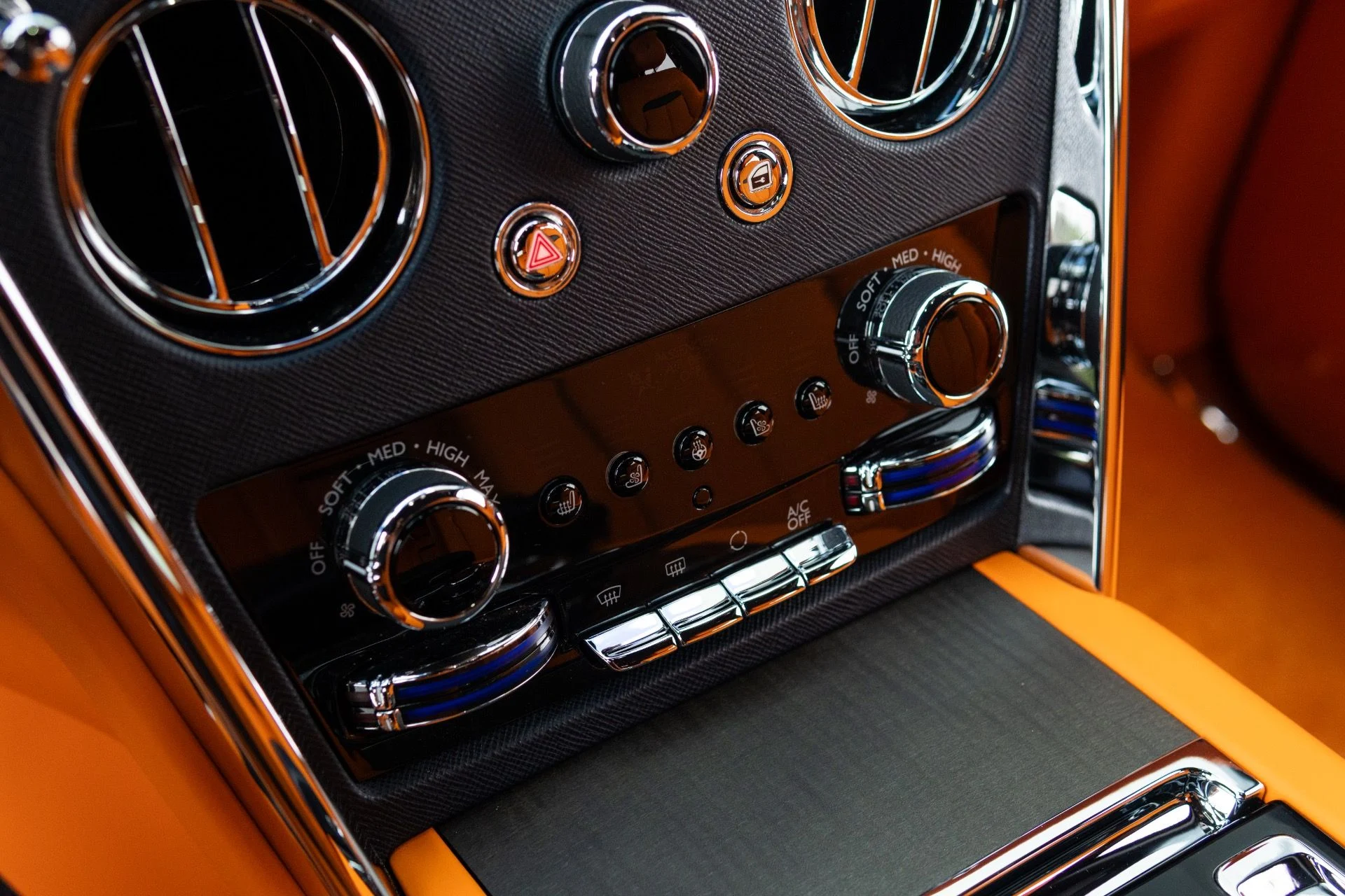 mph033_2501014023_Used_2023_Rolls_Royce_Cullinan_1766776442_c40f13e0d2