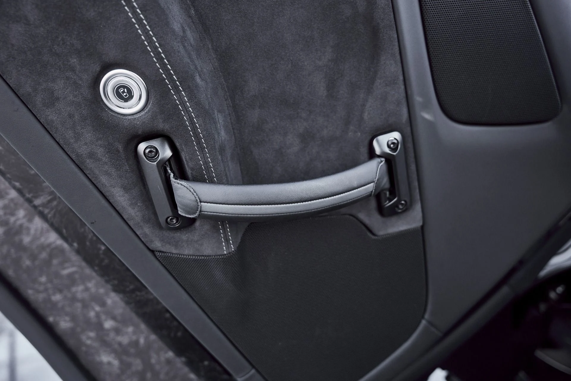 mph033_2530098443_Used_2024_Maserati_MC_20_1771382134_437e980102