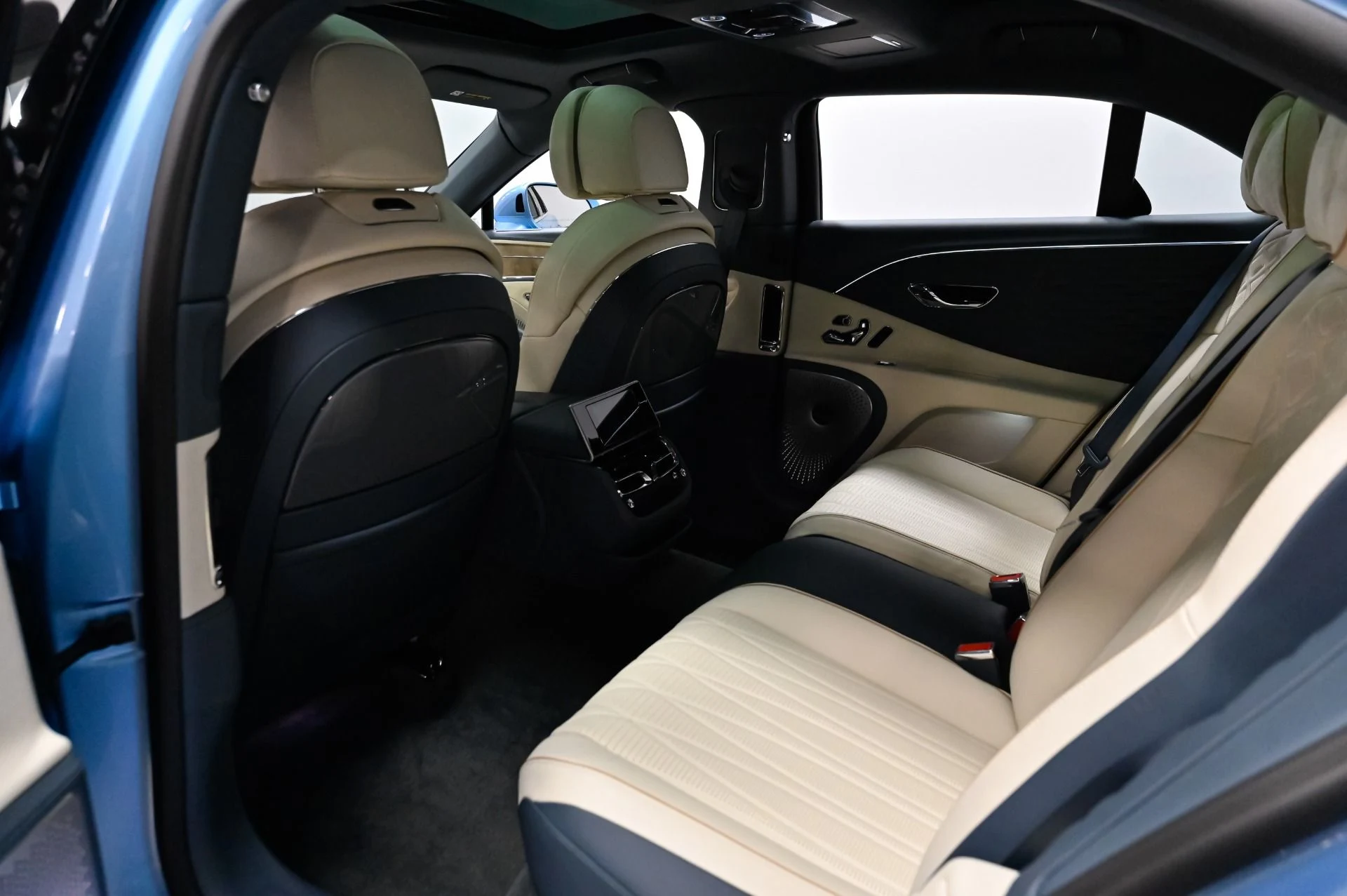 mph033_2536240322_Used_2022_Bentley_Flying_Spur_V8_1790876824_ae66650ccc