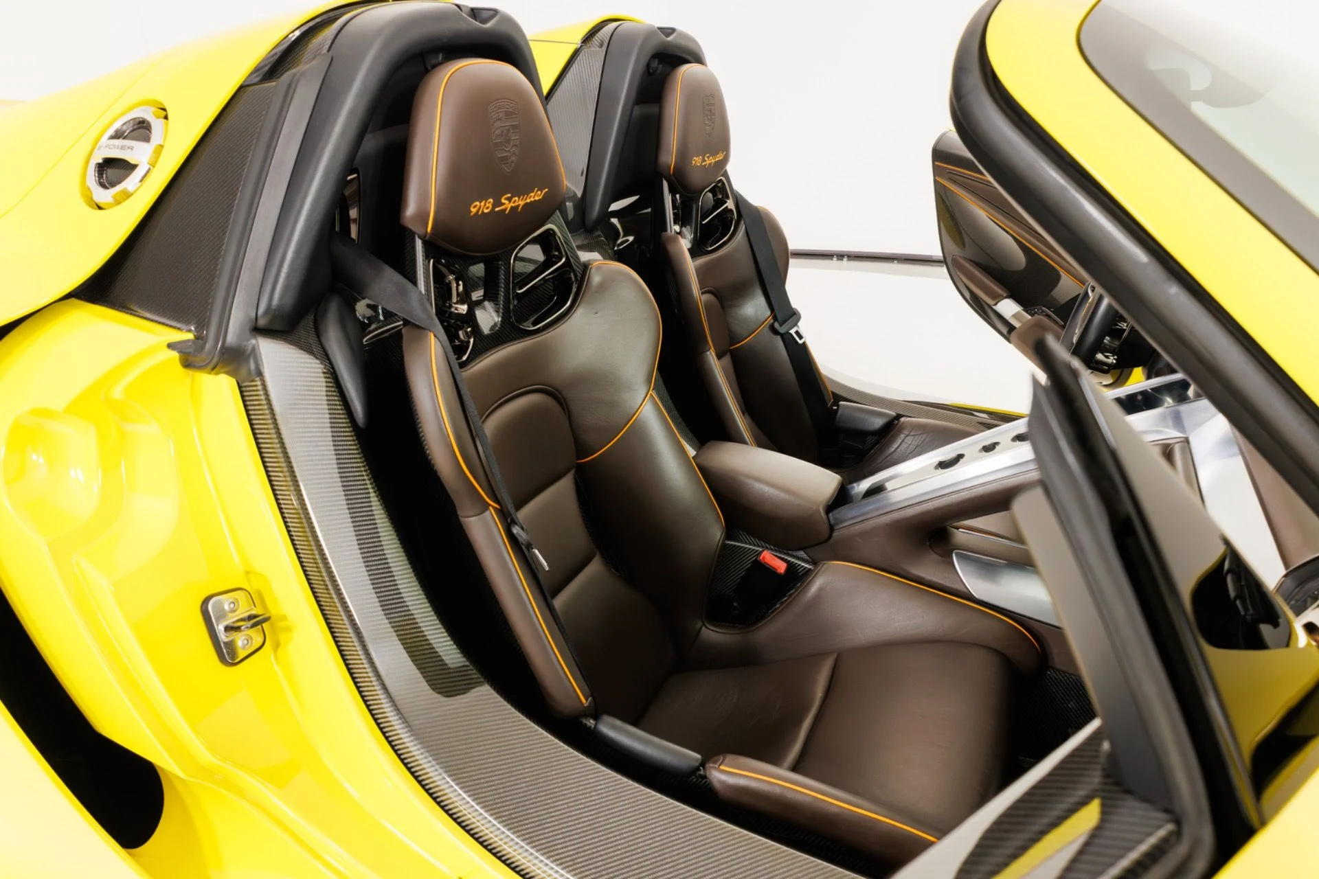 mph033_2537411348_Used_2015_Porsche_918_Spyder_1789427630_60998a7704