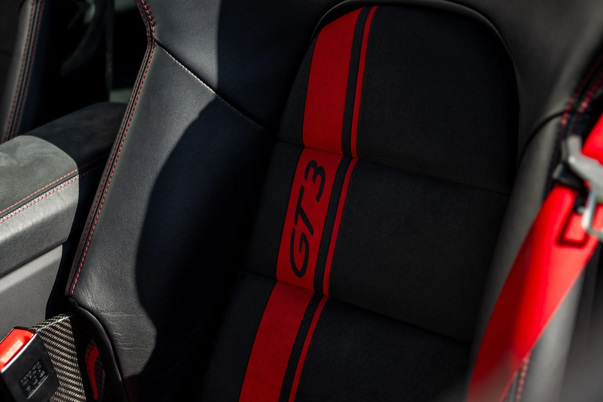 mph033_2560717010_Used_2018_Porsche_911_GT_3_1755032810_549d2424d2