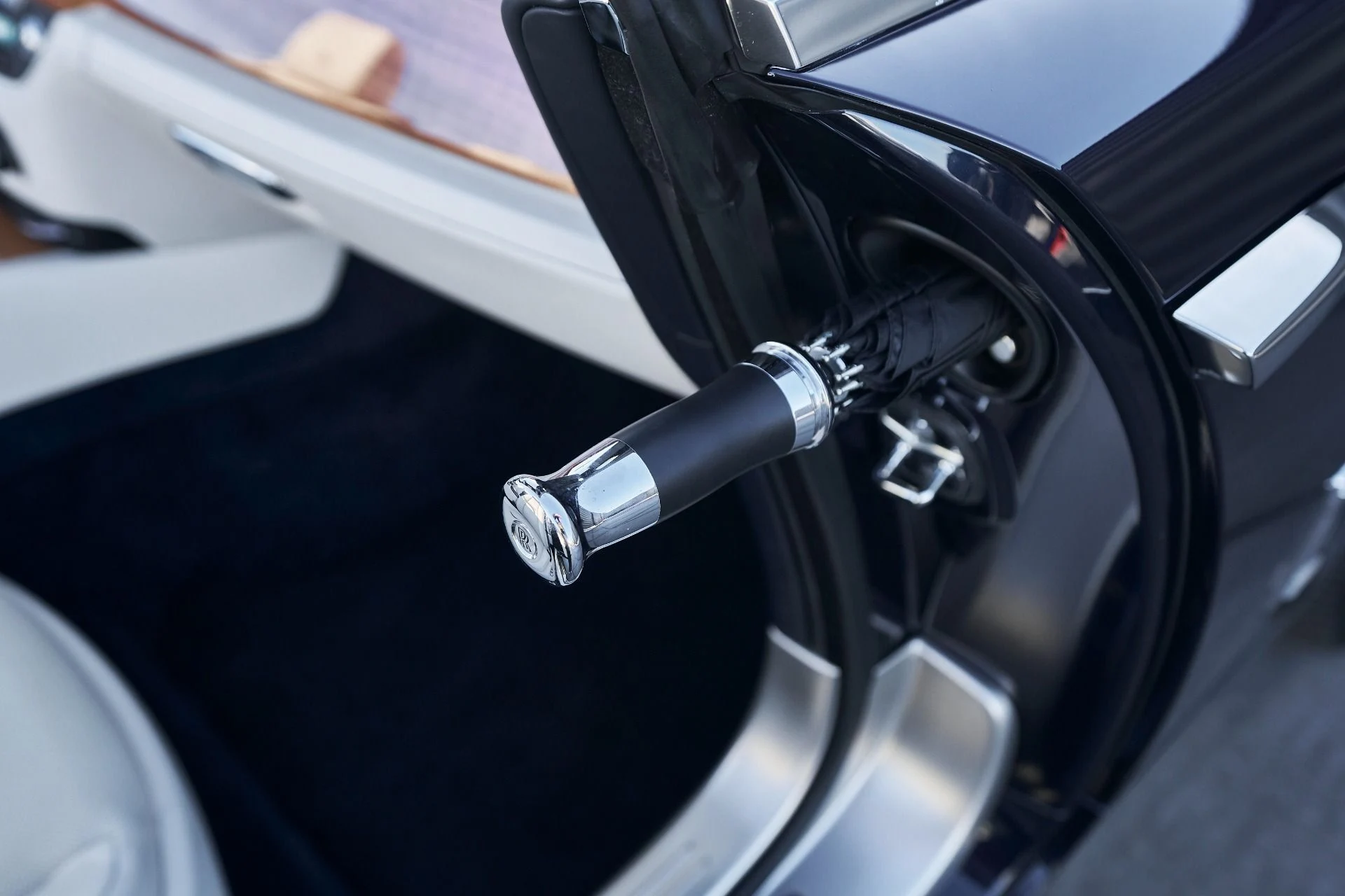 mph033_256743076_Used_2018_Rolls_Royce_Dawn_1764124379_ba6b0de79a