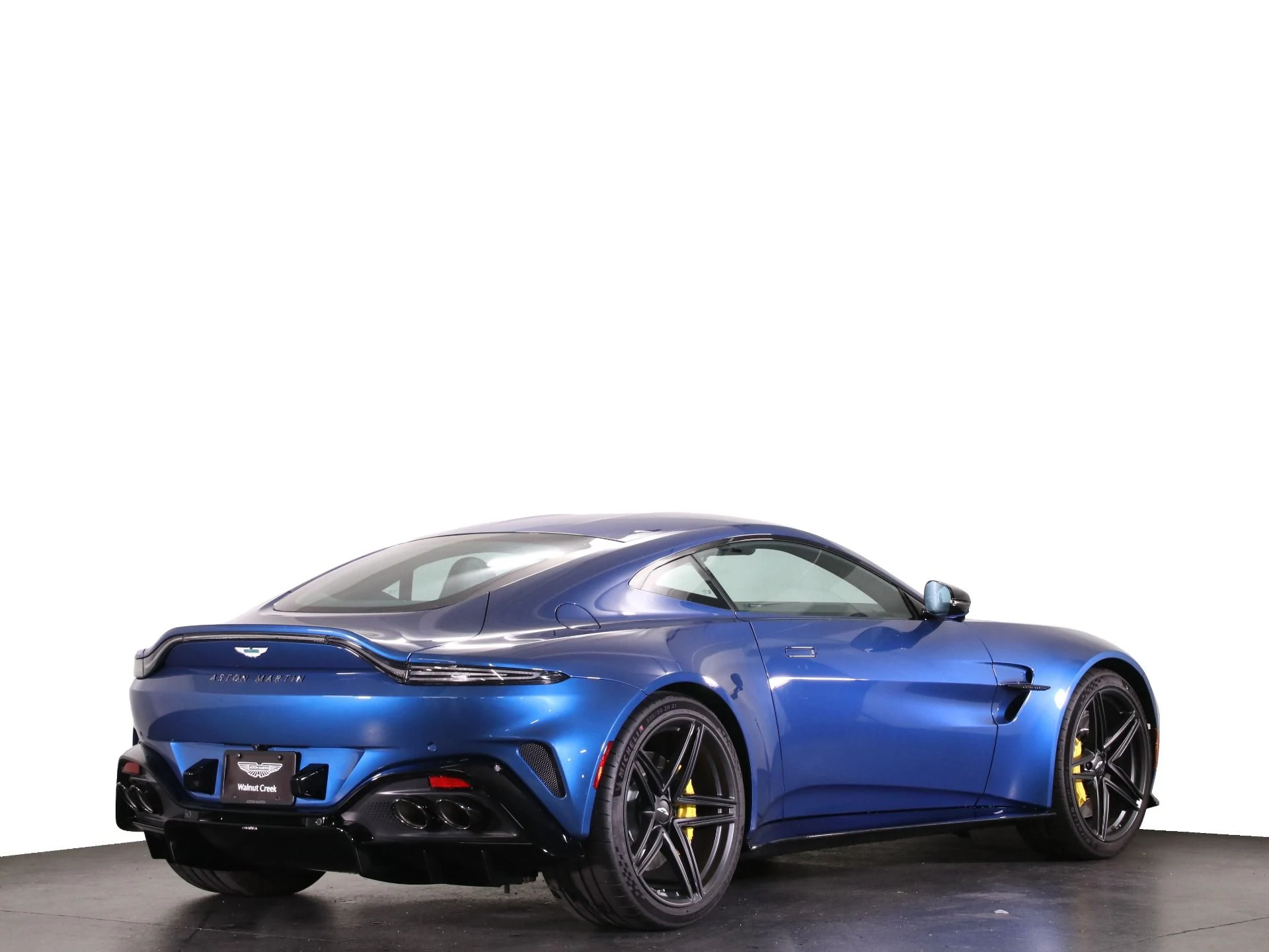 mph033_2570498063_Used_2025_Aston_Martin_Vantage_1742253267_78ccd91f41