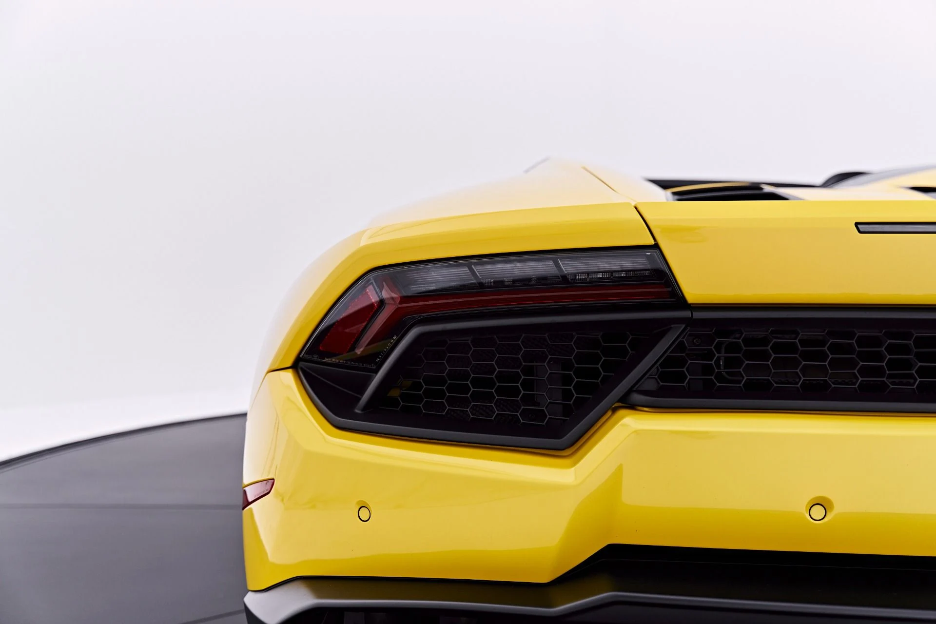 mph033_2581859485_Used_2018_Lamborghini_Huracan_LP_580_2_S_1784246824_3332a76601