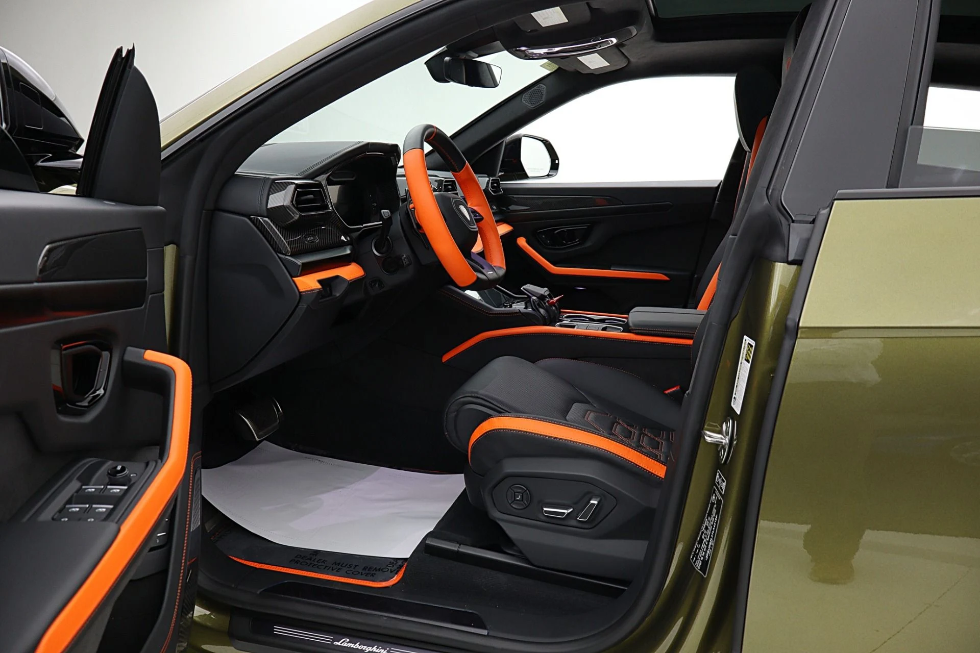 mph033_2586609863_Used_2026_Lamborghini_Urus_SE_b7020028a4